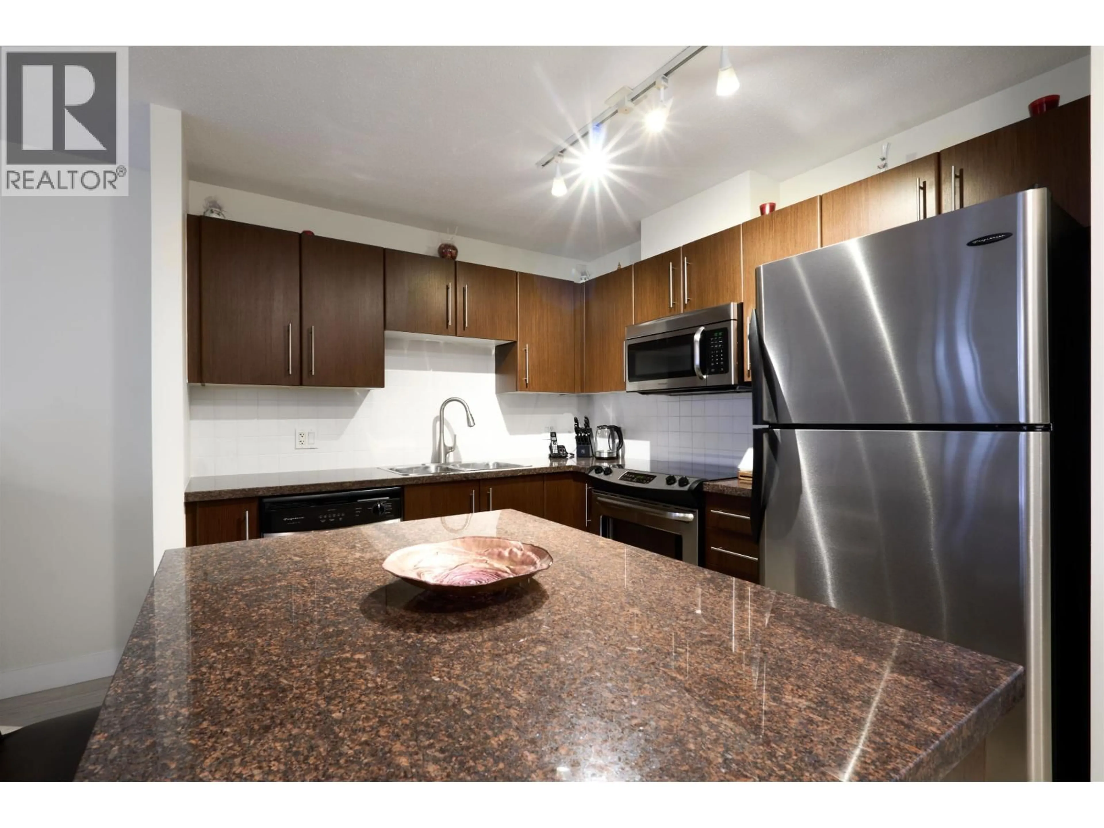 Standard kitchen, unknown for 401 - 2138 MADISON AVENUE, Burnaby British Columbia V5C6T6