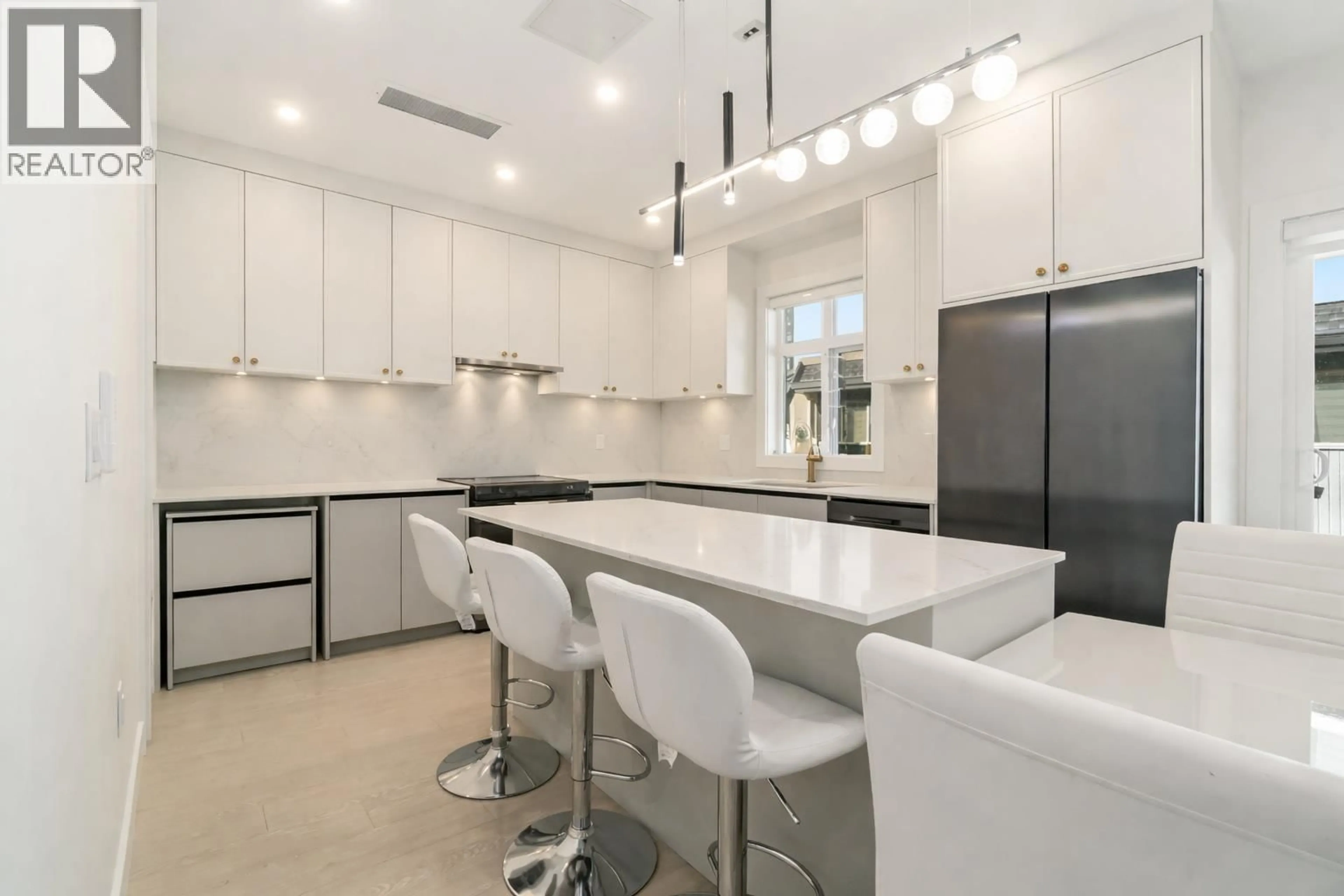 Open concept kitchen, ceramic/tile floor for 8 - 9633 STEVESTON HIGHWAY, Richmond British Columbia V7A1M7