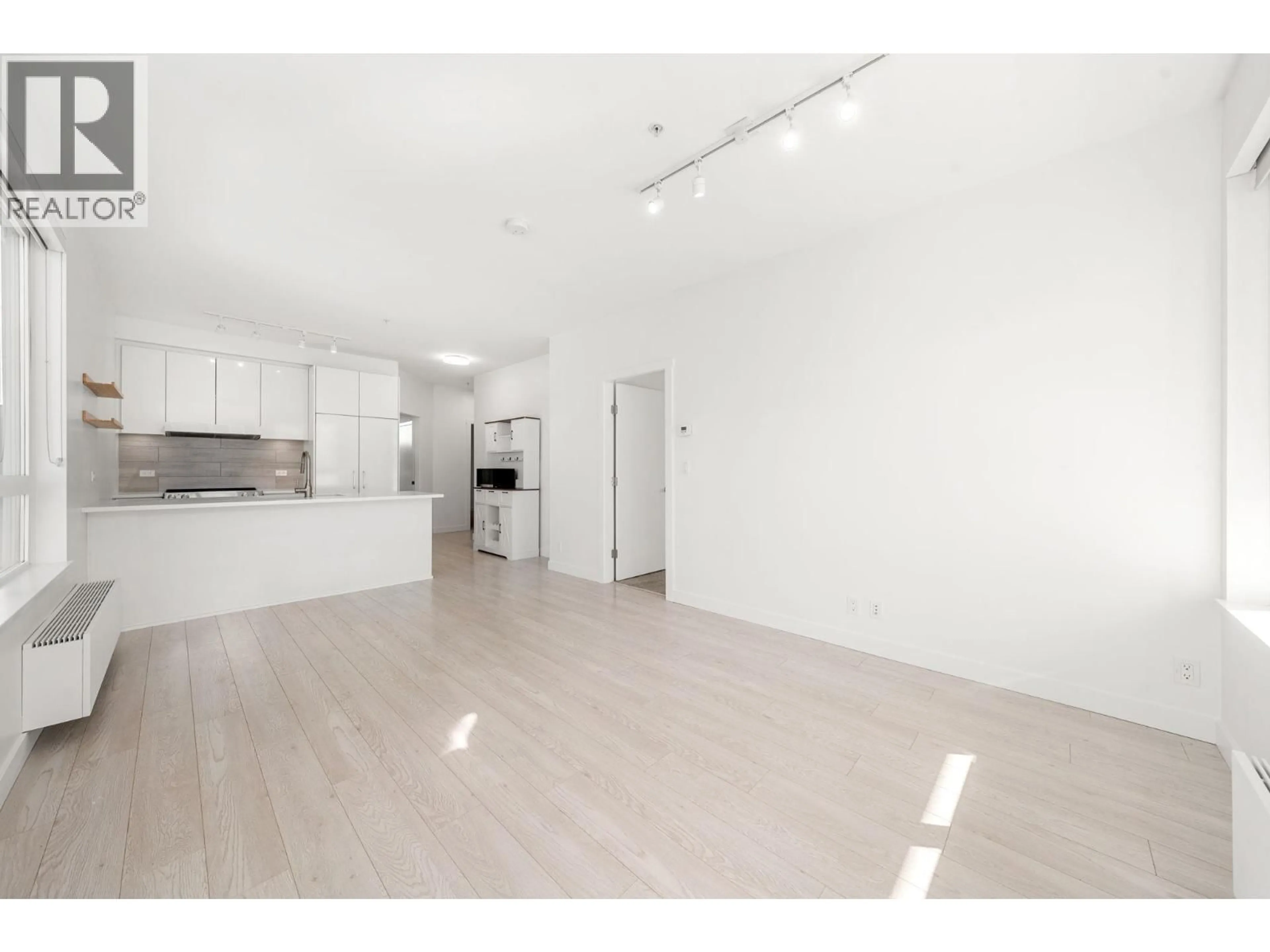 Unknown for 208 - 711 14TH STREET, North Vancouver British Columbia V7M3E8