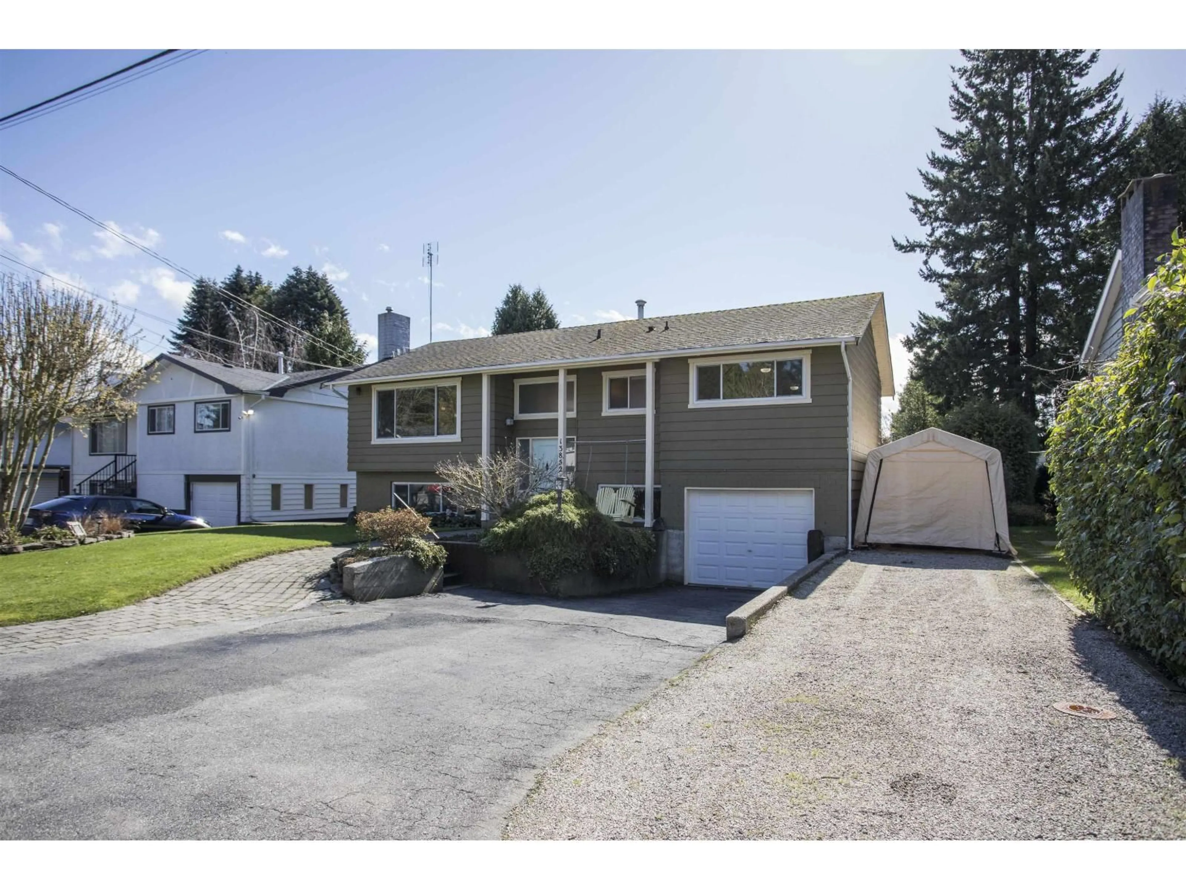 Home with vinyl exterior material, street for 13852 COLDICUTT AVENUE, White Rock British Columbia V4B3A9