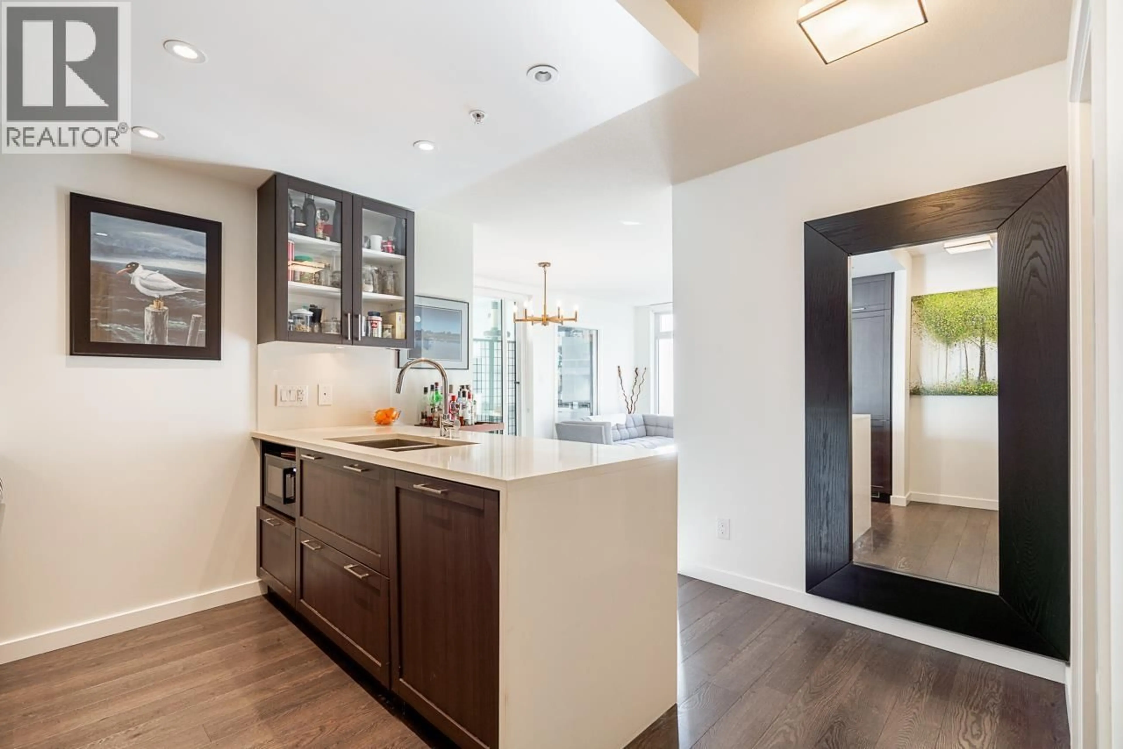 Open concept kitchen, unknown for 519 - 5665 BOUNDARY ROAD, Vancouver British Columbia V5R0E4