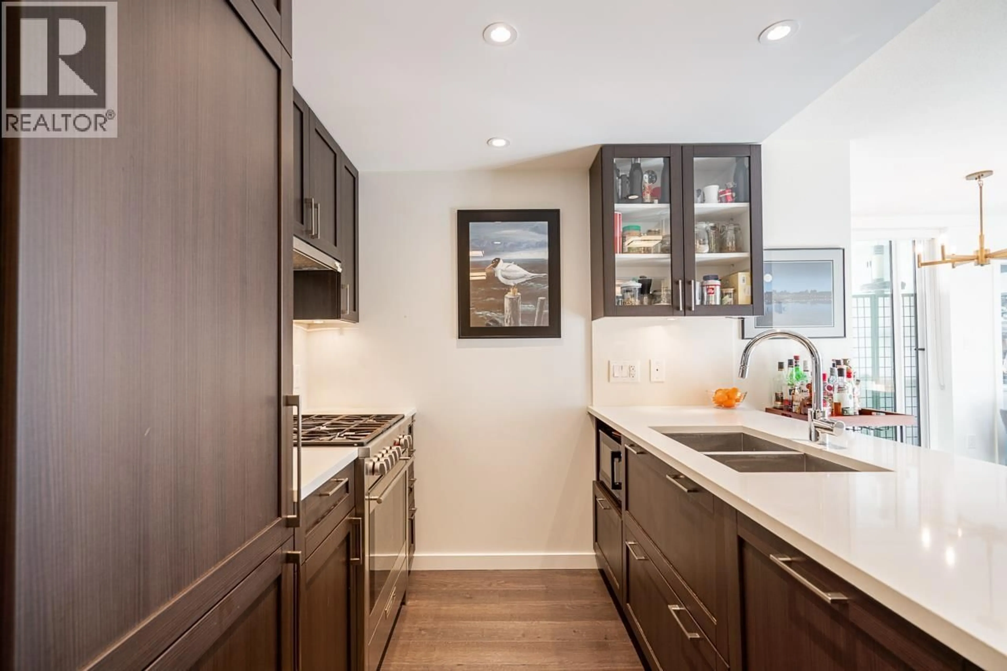 Contemporary kitchen, unknown for 519 - 5665 BOUNDARY ROAD, Vancouver British Columbia V5R0E4