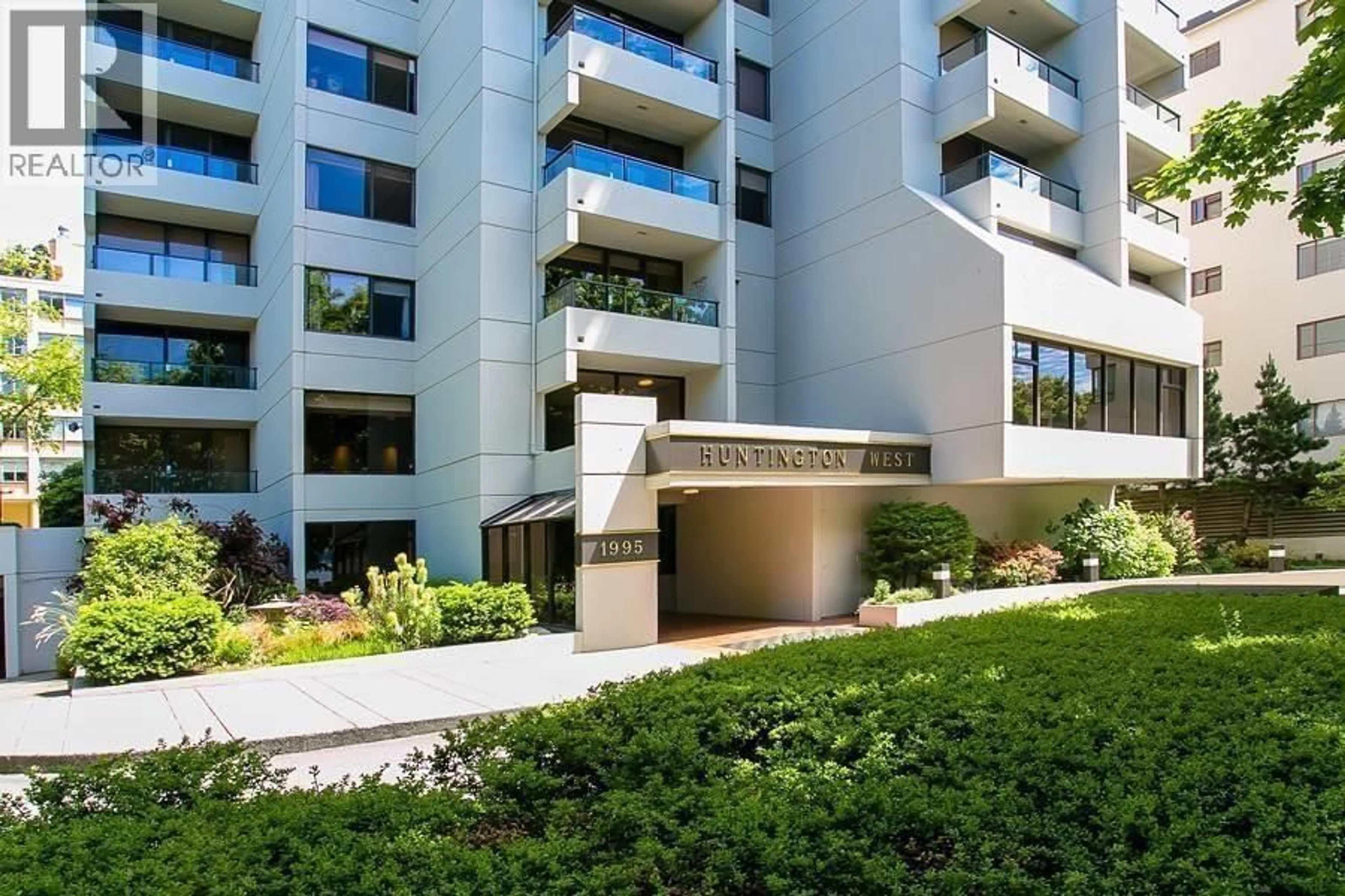 Indoor foyer for 503 - 1995 BEACH AVENUE, Vancouver British Columbia V6G2Y3