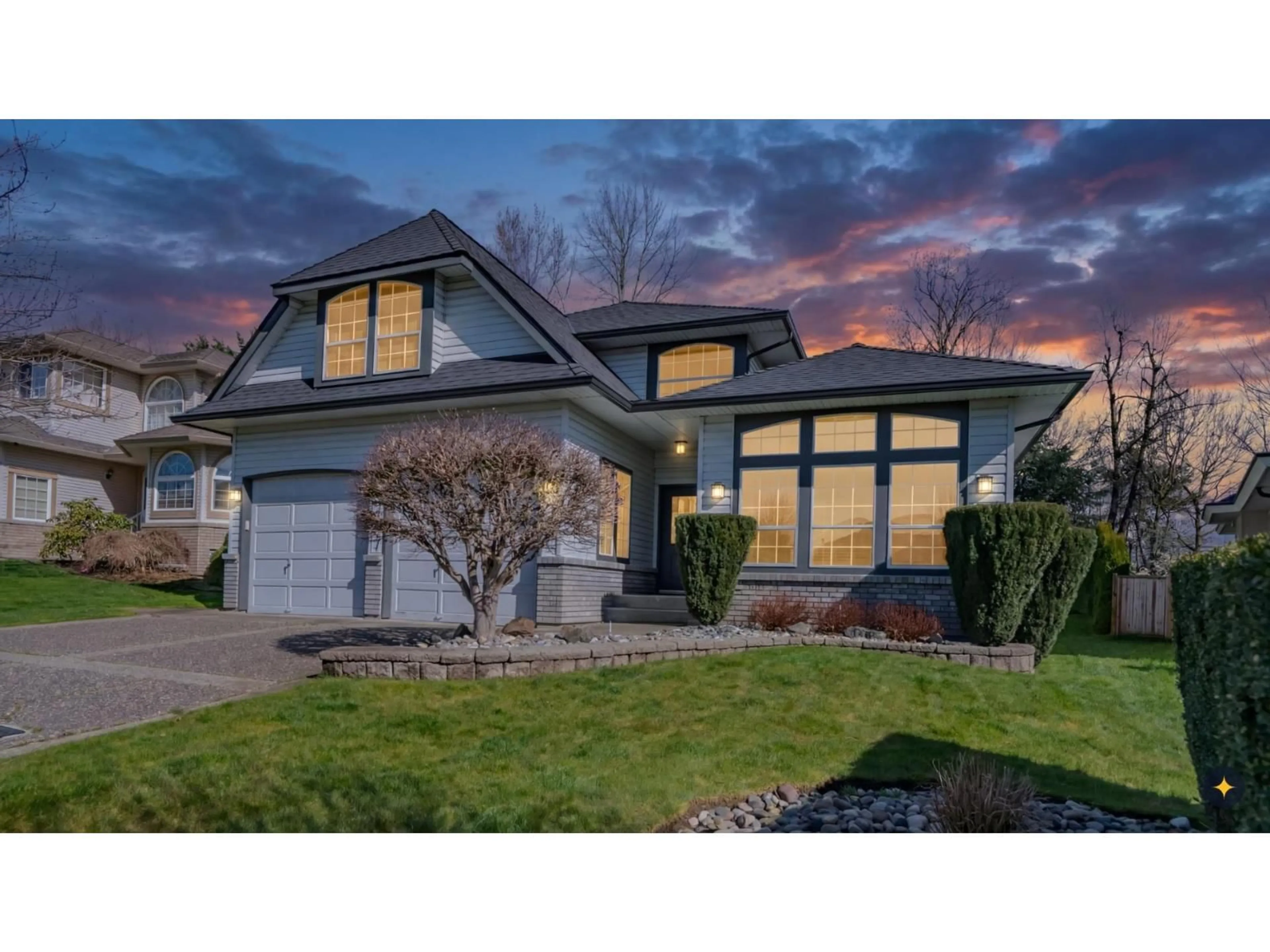 Home with vinyl exterior material, street for 2977 SOUTHERN CRESCENT, Abbotsford British Columbia V2T5H8