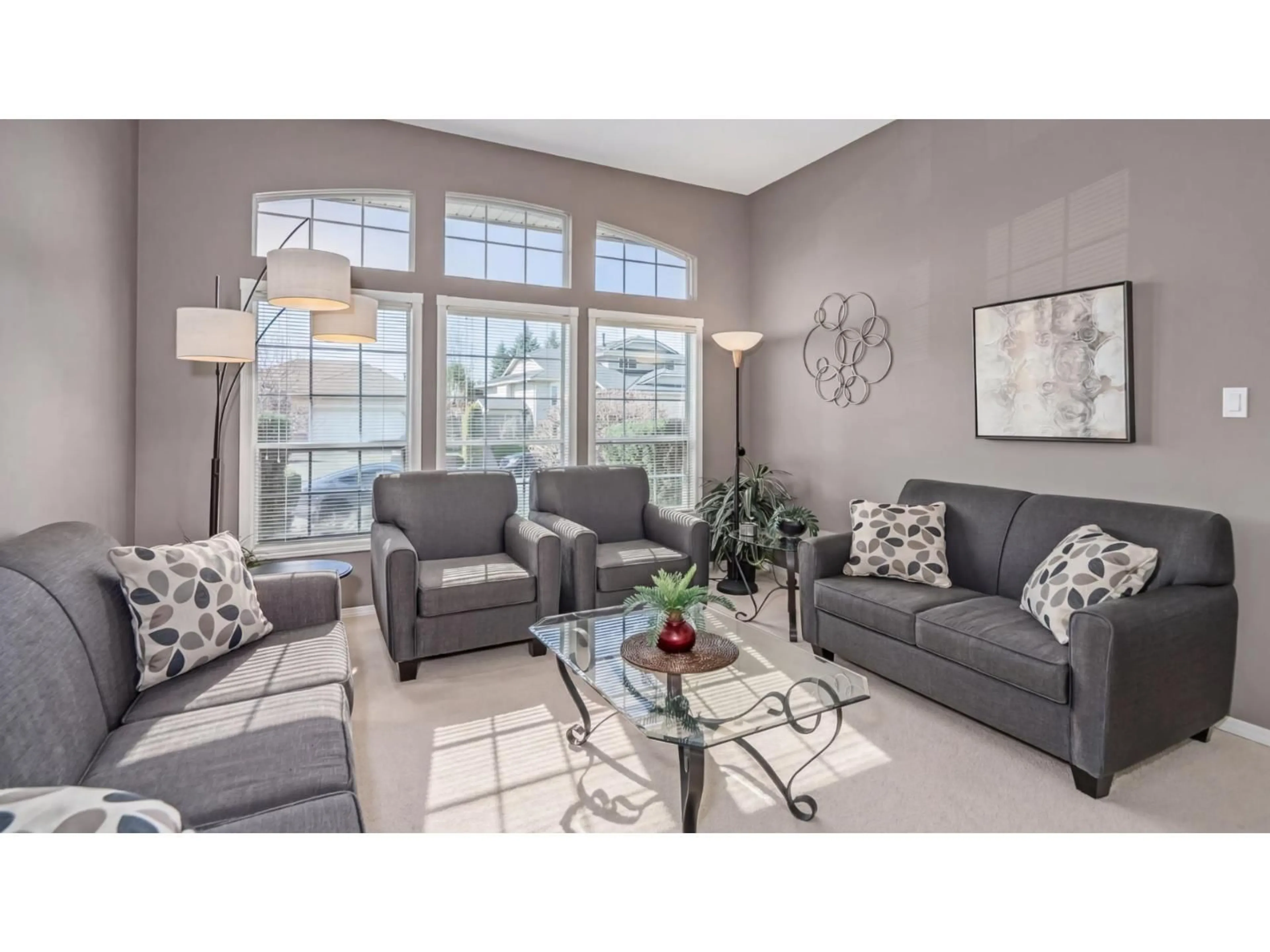 Living room with furniture, unknown for 2977 SOUTHERN CRESCENT, Abbotsford British Columbia V2T5H8