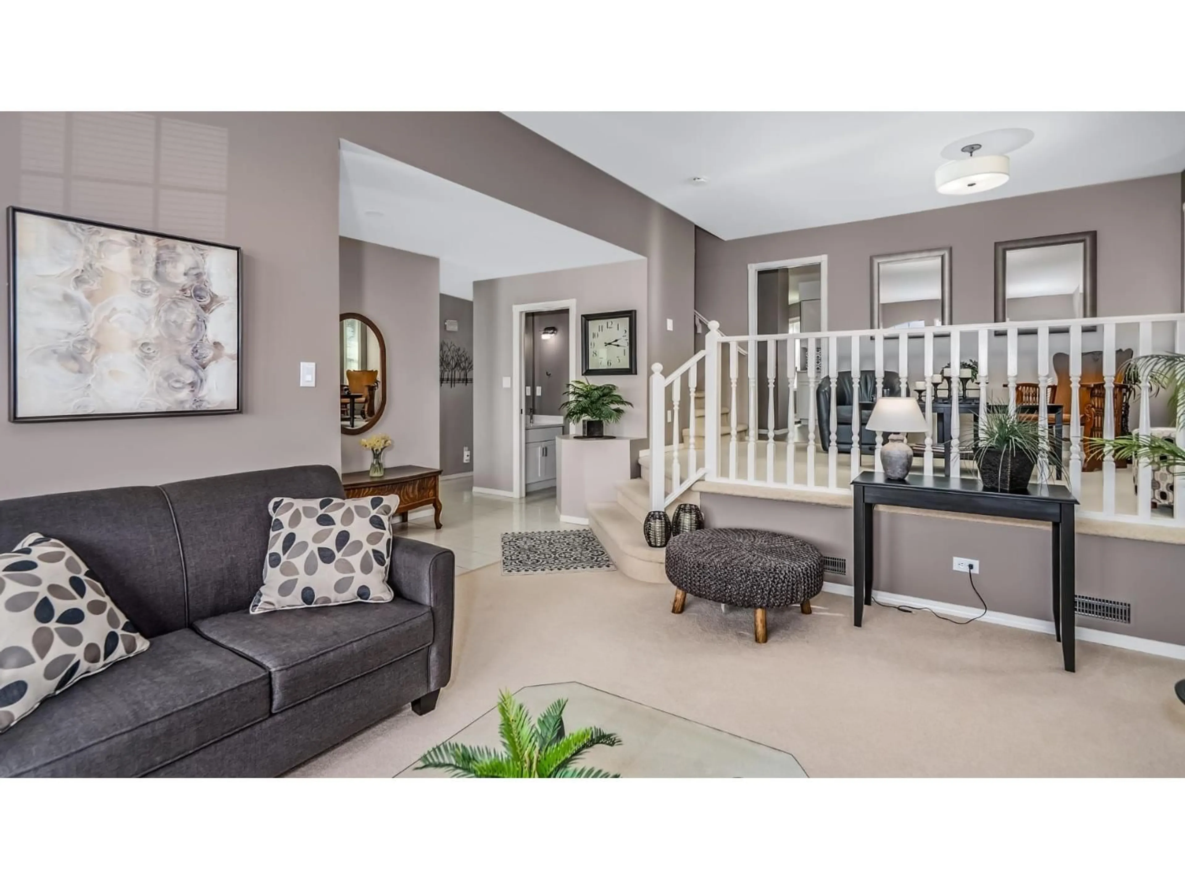 Living room with furniture, unknown for 2977 SOUTHERN CRESCENT, Abbotsford British Columbia V2T5H8