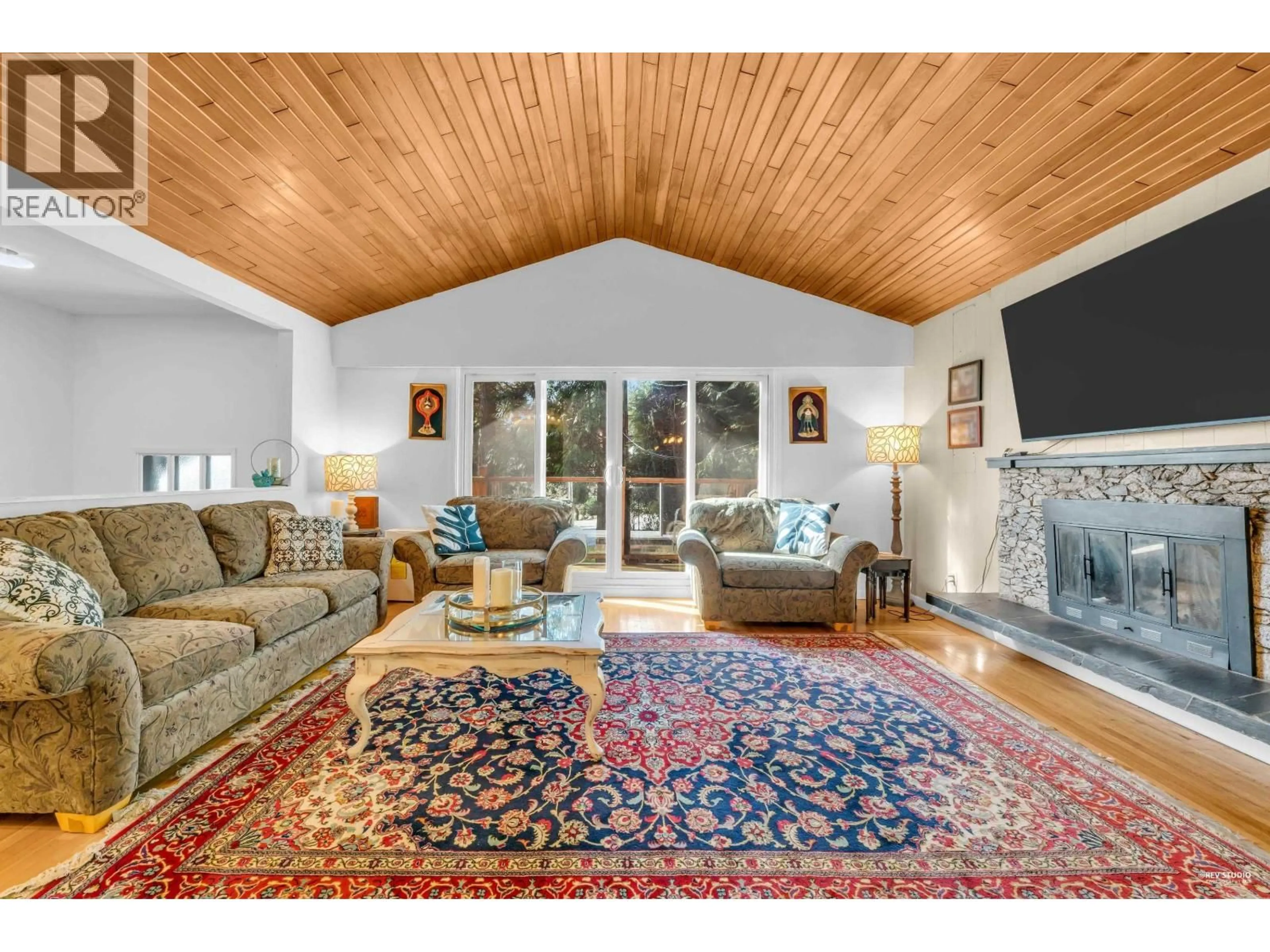 Living room with furniture, unknown for 5325 MARINE DRIVE, West Vancouver British Columbia V7W2P5