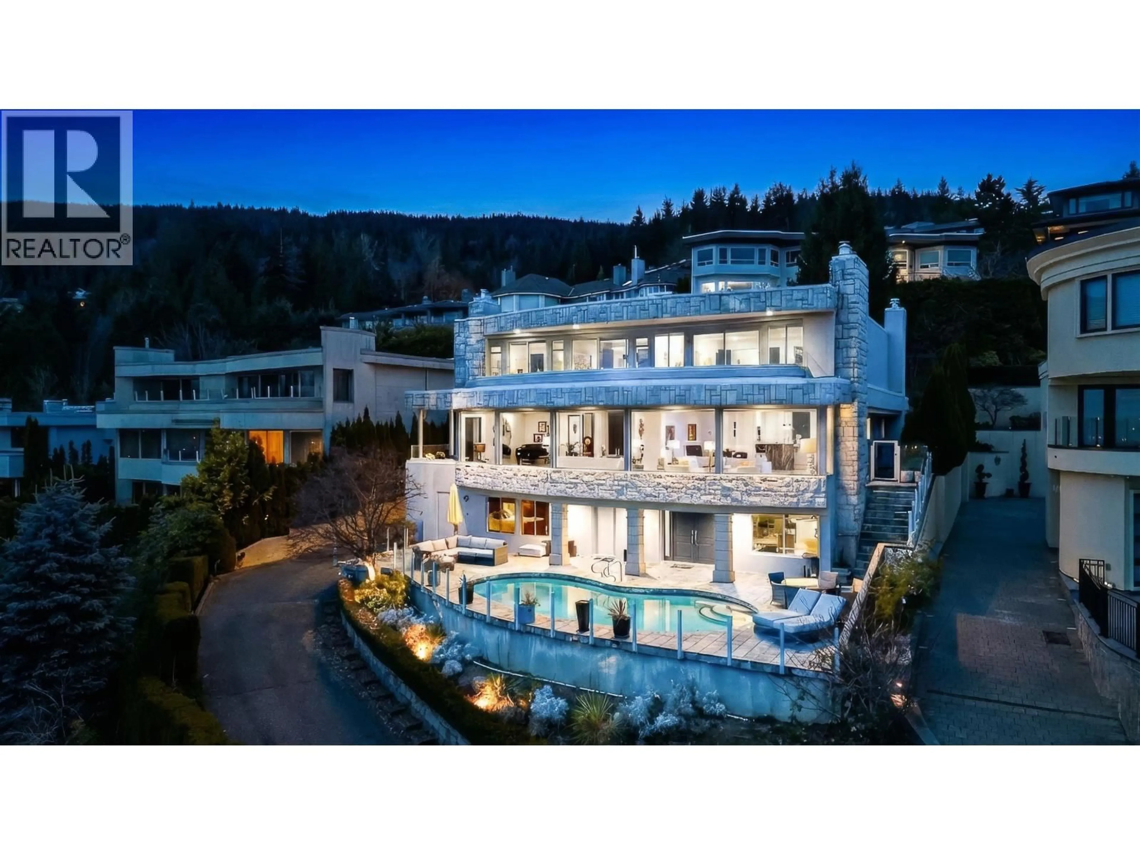 A pic from outside/outdoor area/front of a property/back of a property/a pic from drone, unknown for 1439 CHIPPENDALE ROAD, West Vancouver British Columbia V7S2N7