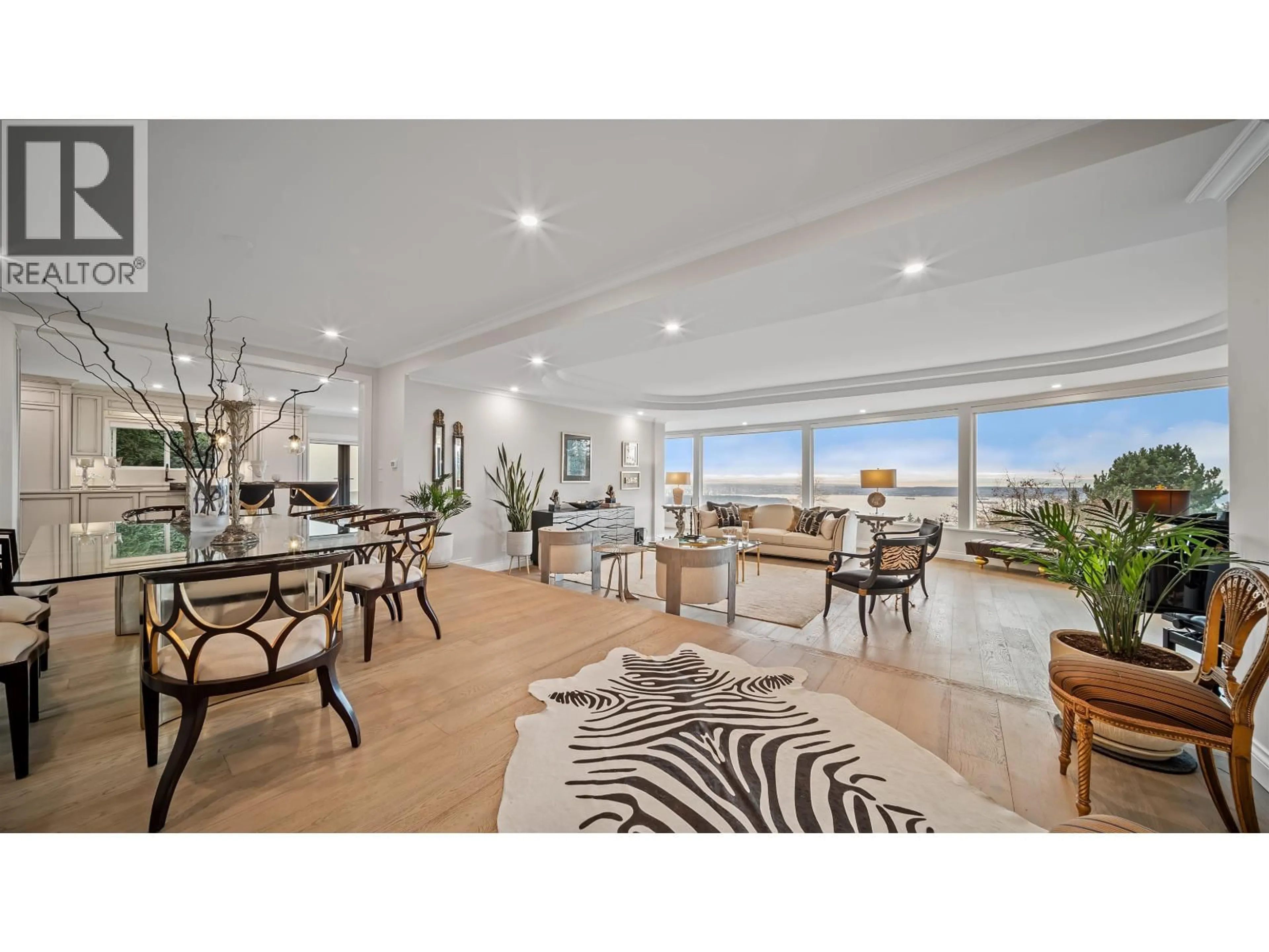 Living room with furniture, unknown for 1439 CHIPPENDALE ROAD, West Vancouver British Columbia V7S2N7