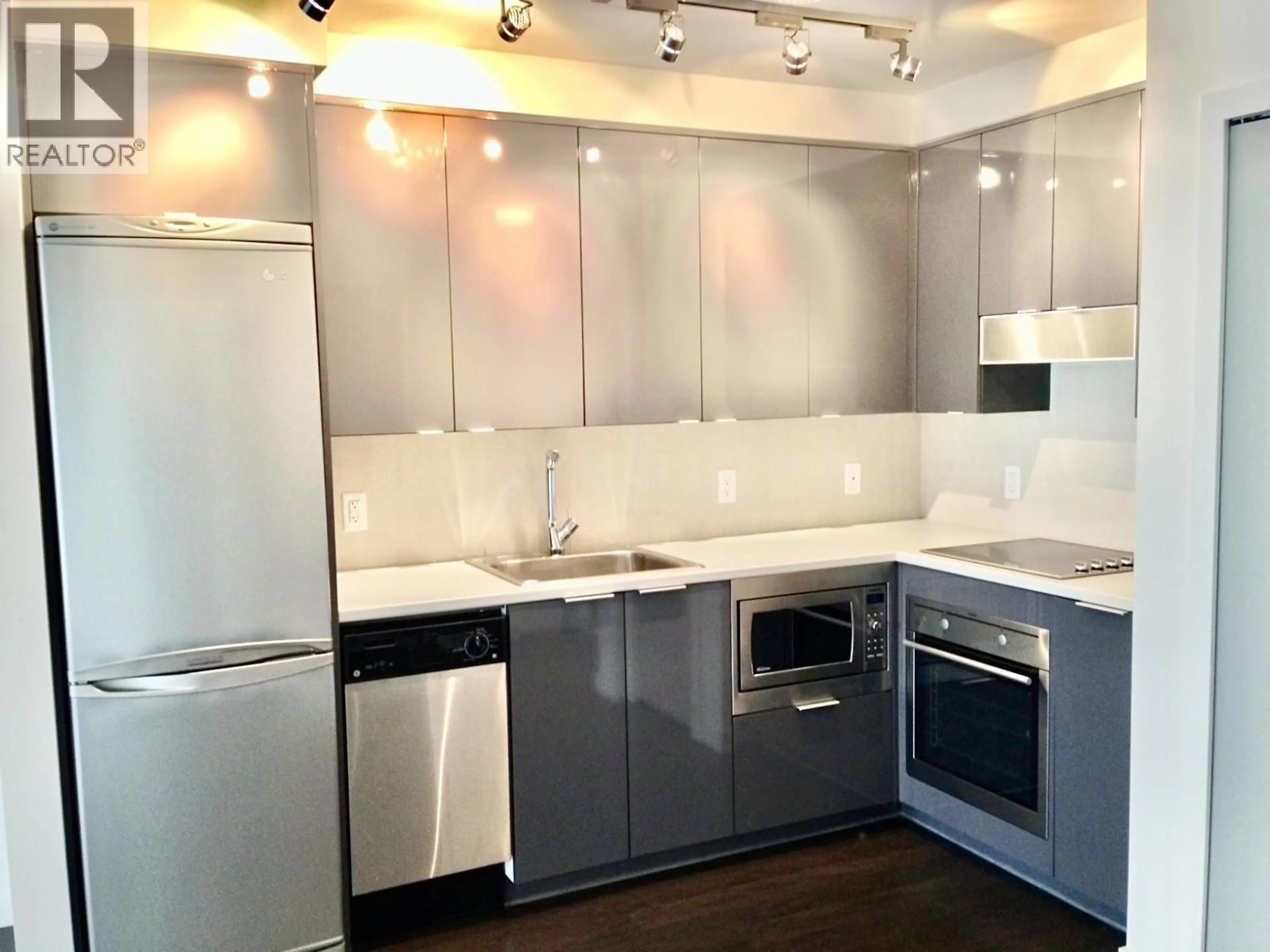 Standard kitchen, unknown for 717 - 161 GEORGIA STREET, Vancouver British Columbia V6B0K9