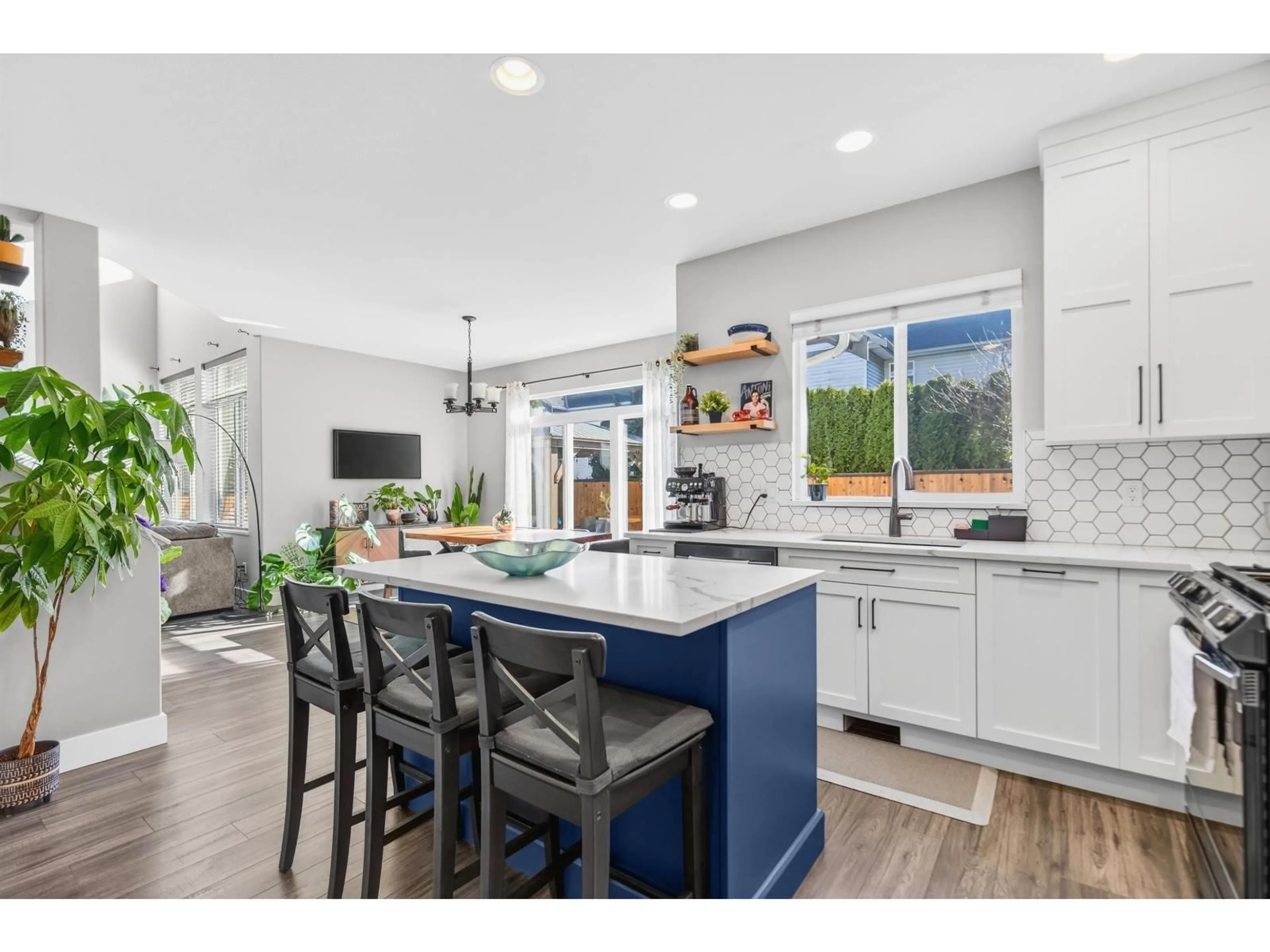 Open concept kitchen, unknown for 14974 59 AVENUE, Surrey British Columbia V3S3W8