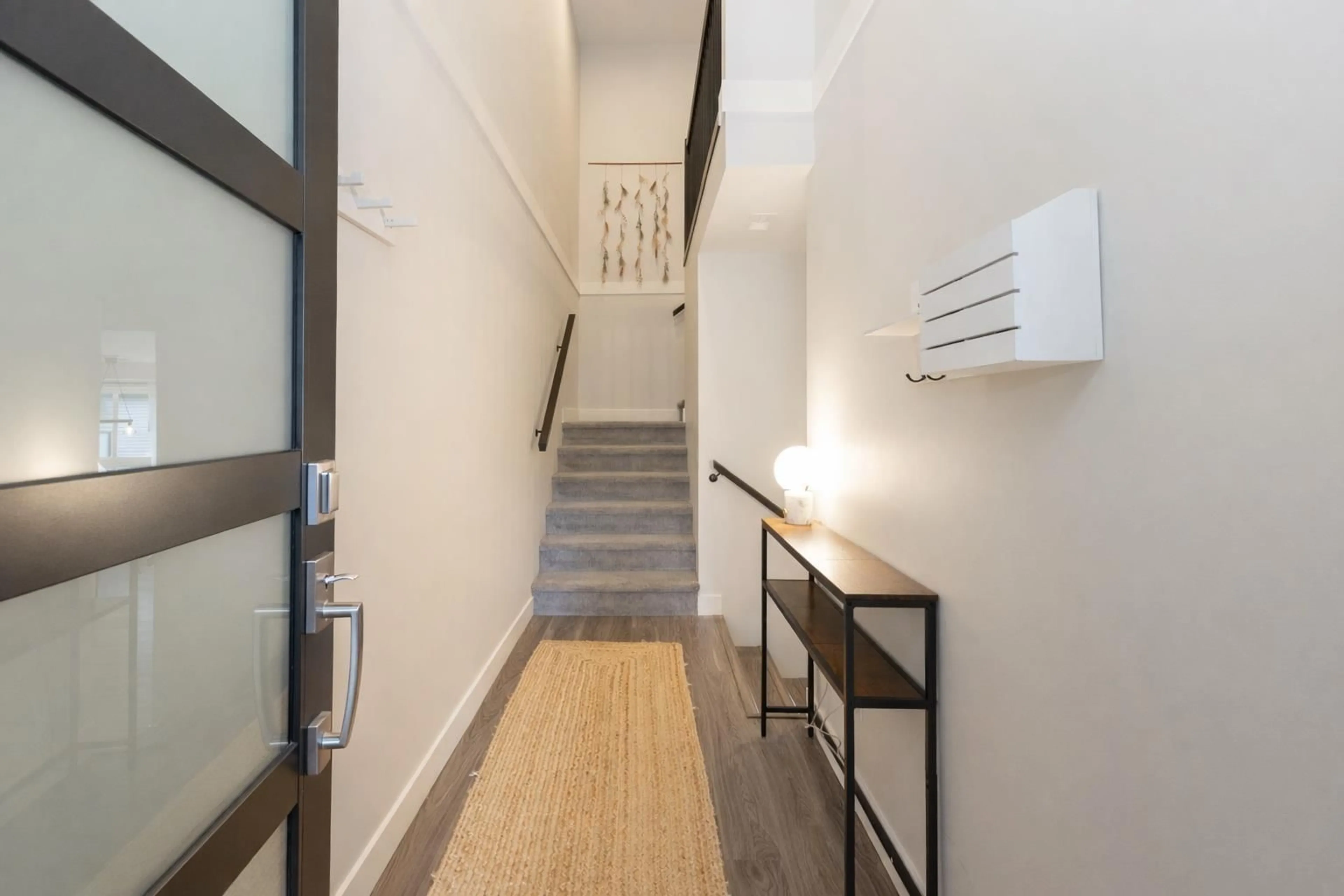 Indoor foyer for 6 - 43680 CHILLIWACK MOUNTAIN ROAD, Chilliwack British Columbia V2R6A6