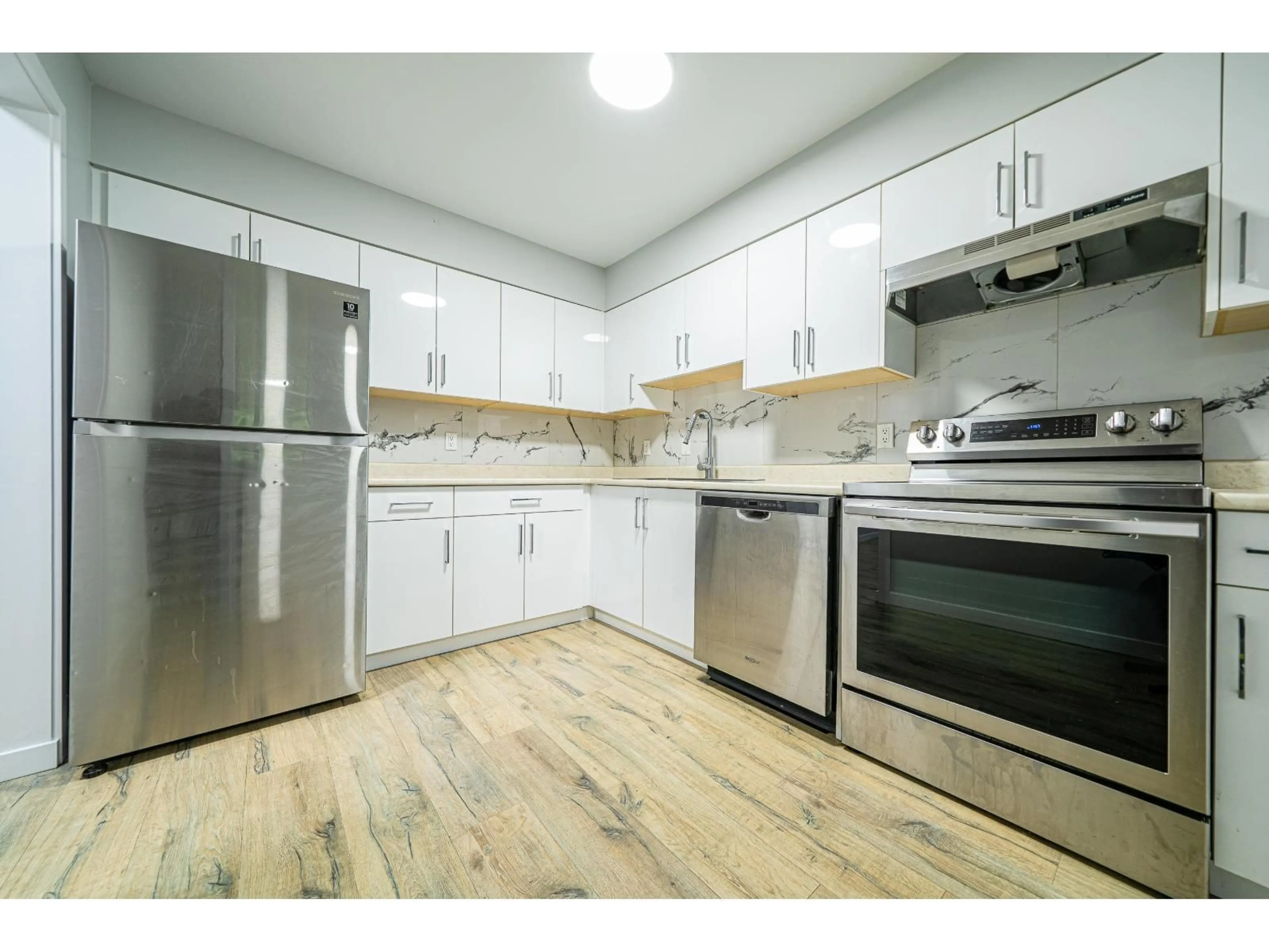 Standard kitchen, wood/laminate floor for 308 - 1561 VIDAL STREET, White Rock British Columbia V4B5A7
