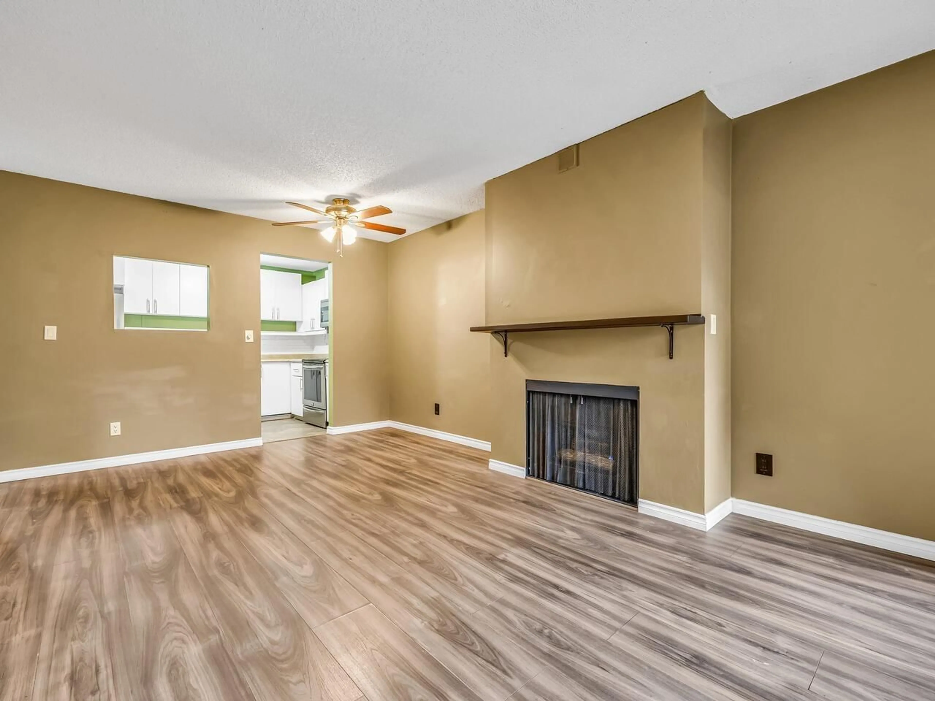 Living room with furniture, wood/laminate floor for 211 - 10157 UNIVERSITY DRIVE, Surrey British Columbia V3T5L7
