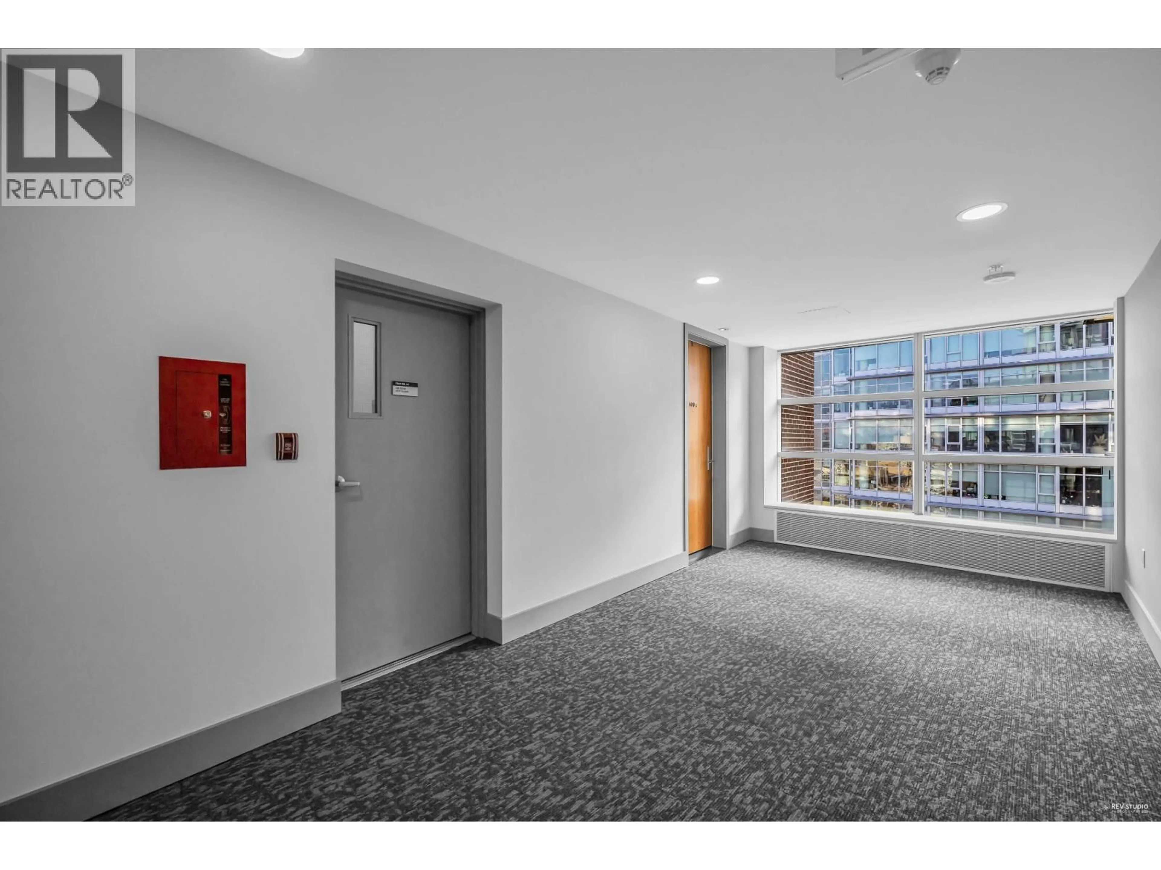 Indoor foyer for 704 - 181 1ST AVENUE, Vancouver British Columbia V5Y0E3