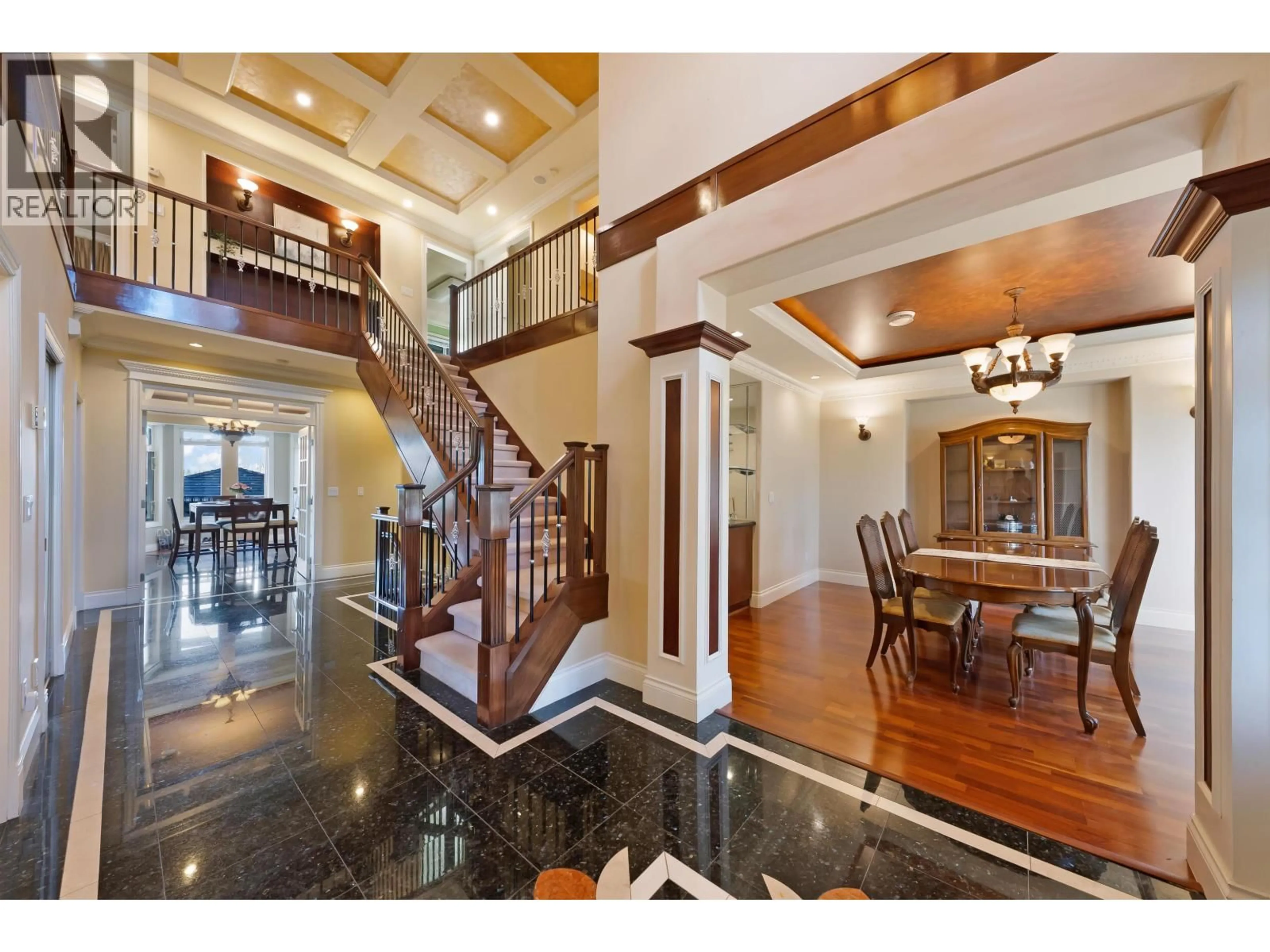 Indoor foyer for 6166 DENBIGH AVENUE, Burnaby British Columbia V5H3R5
