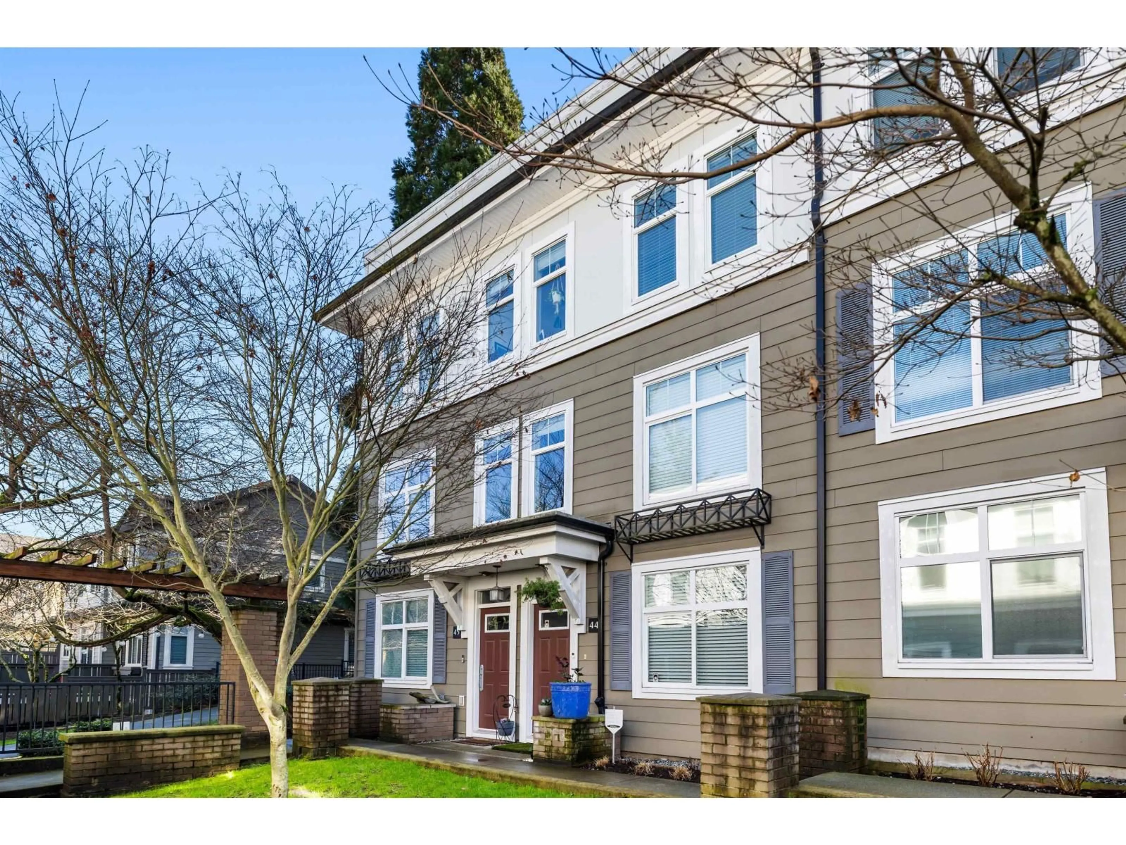 Home with vinyl exterior material, street for 44 - 15833 26 AVENUE, Surrey British Columbia V3Z2X5