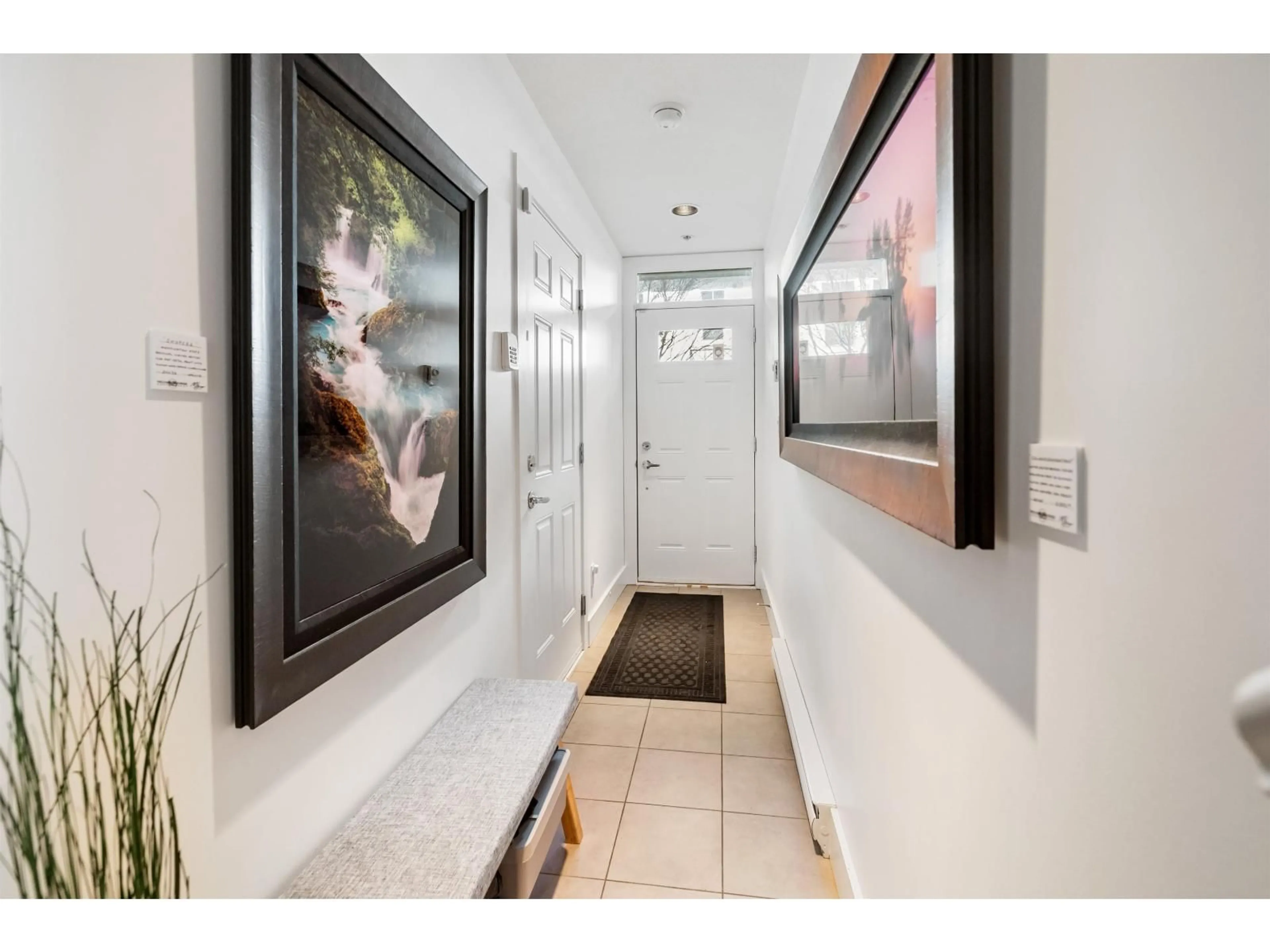 Indoor foyer for 44 - 15833 26 AVENUE, Surrey British Columbia V3Z2X5