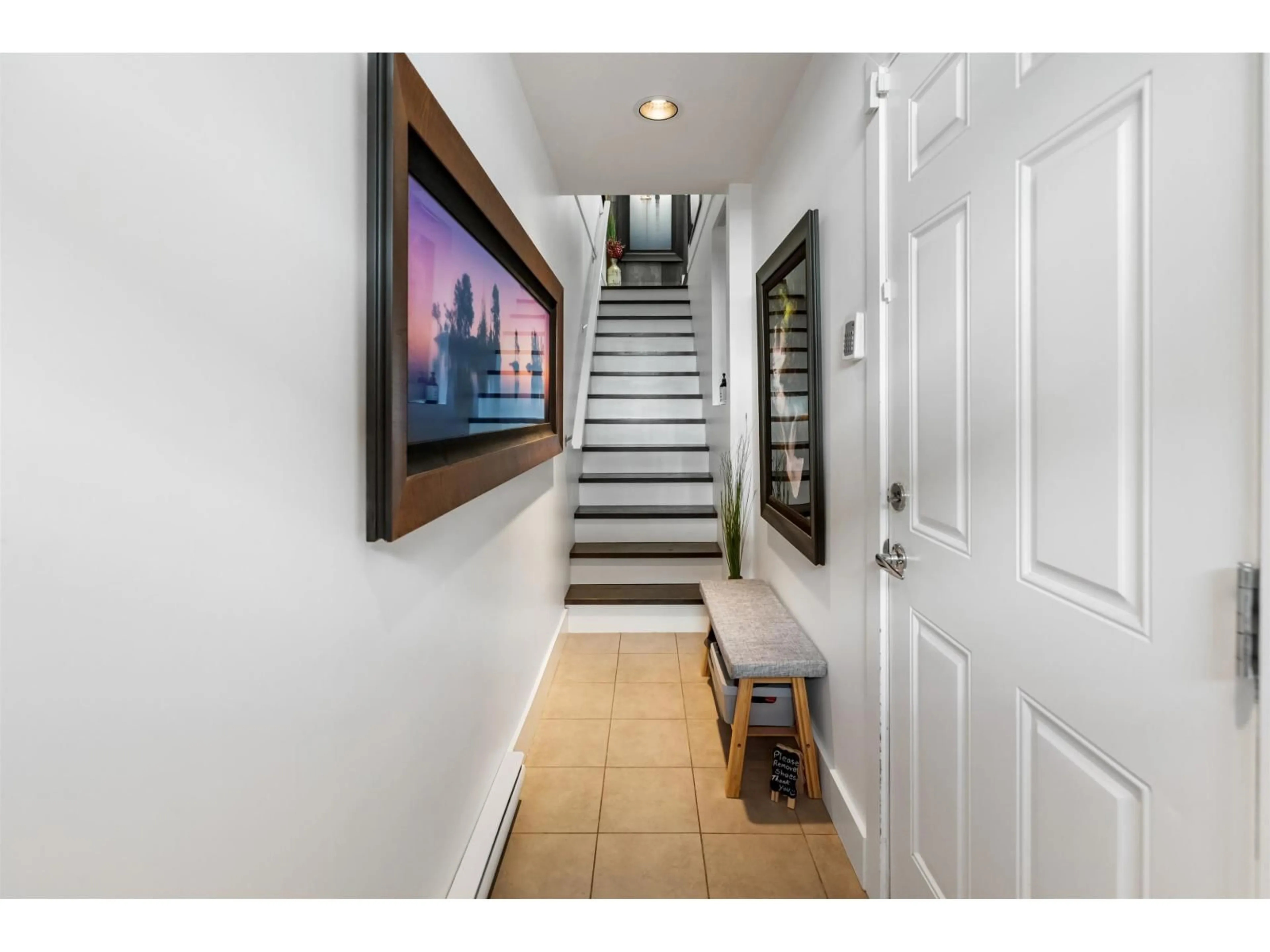 Indoor entryway for 44 - 15833 26 AVENUE, Surrey British Columbia V3Z2X5