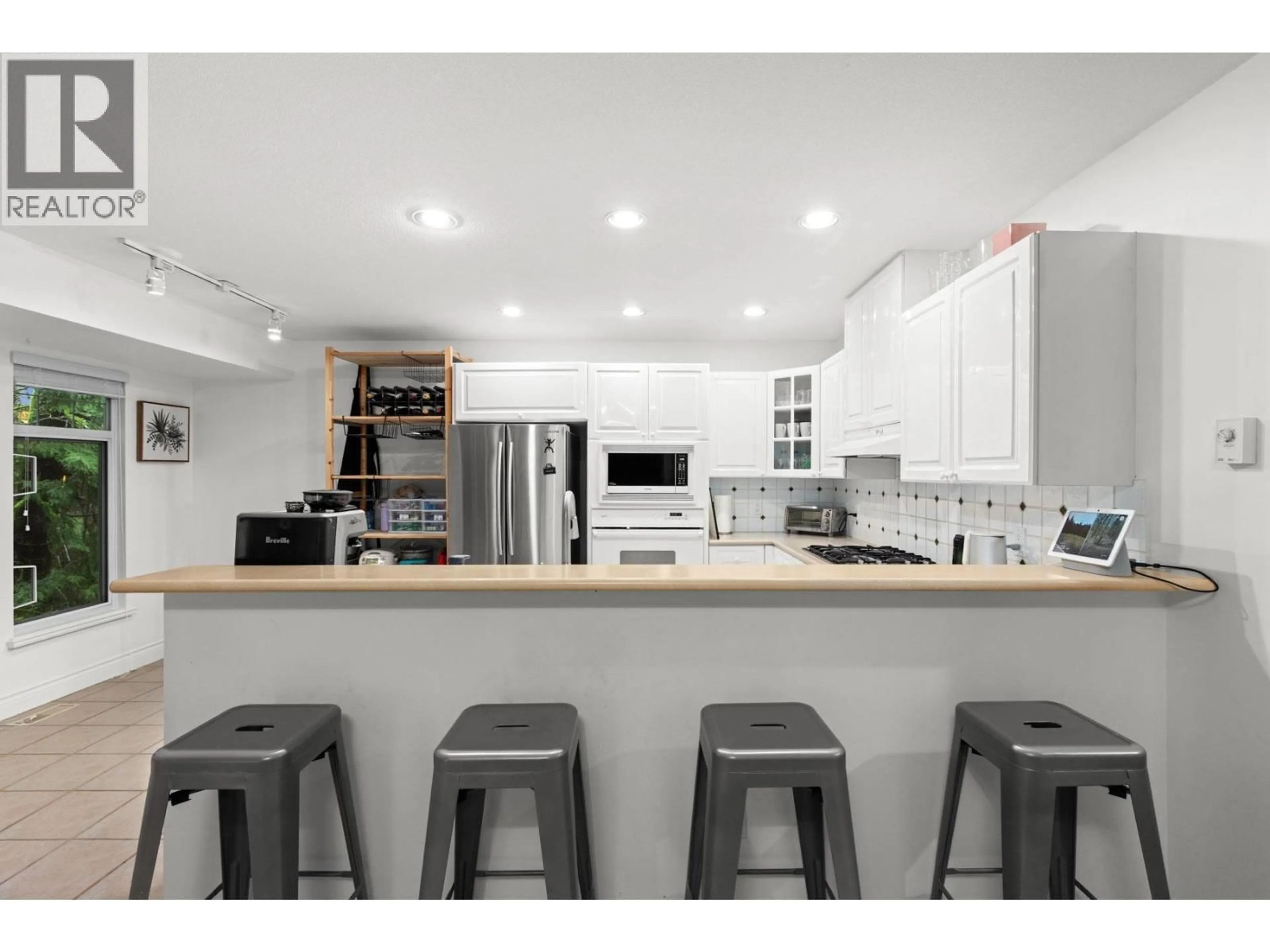 Open concept kitchen, unknown for 1188 STRATHAVEN DRIVE, North Vancouver British Columbia V7H2Z6