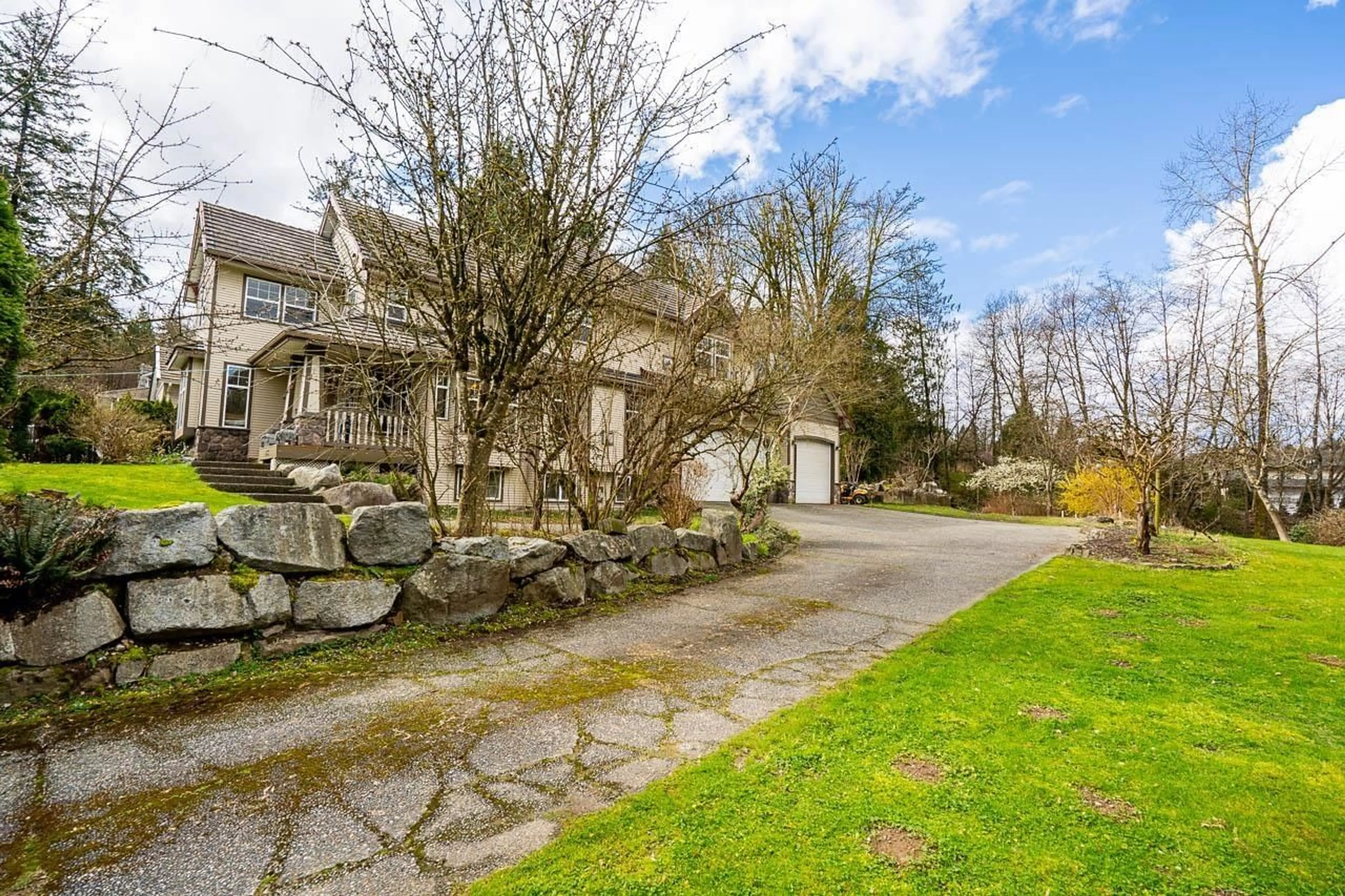 A pic from outside/outdoor area/front of a property/back of a property/a pic from drone, street for 9833 182 STREET, Surrey British Columbia V4N5A9
