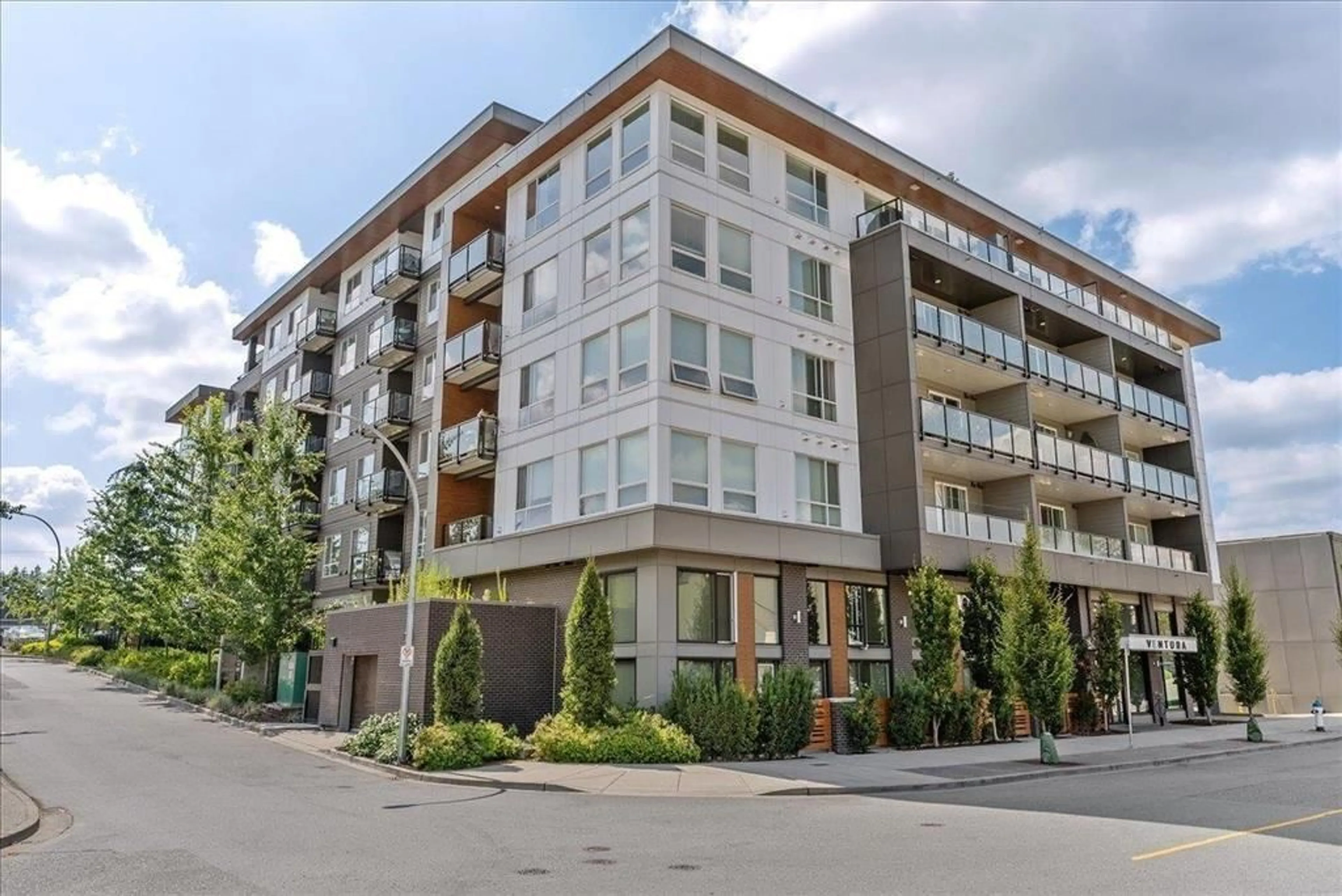 Patio, building for 103 - 32838 VENTURA AVENUE, Abbotsford British Columbia V2S0M5