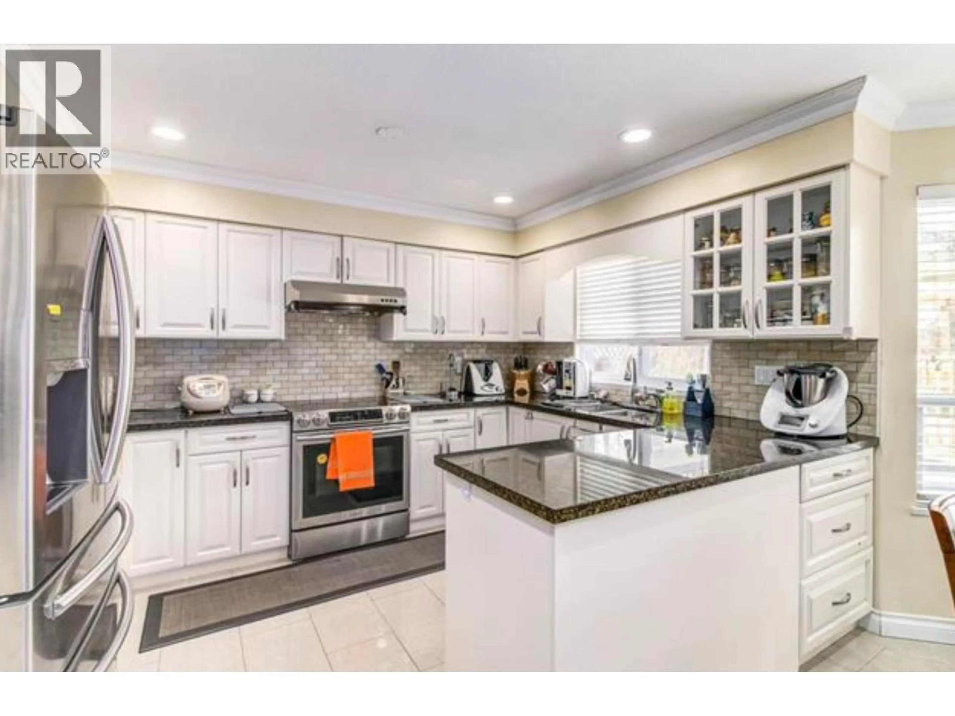 Open concept kitchen, ceramic/tile floor for 10451 STEVESTON HIGHWAY, Richmond British Columbia V7A1N3