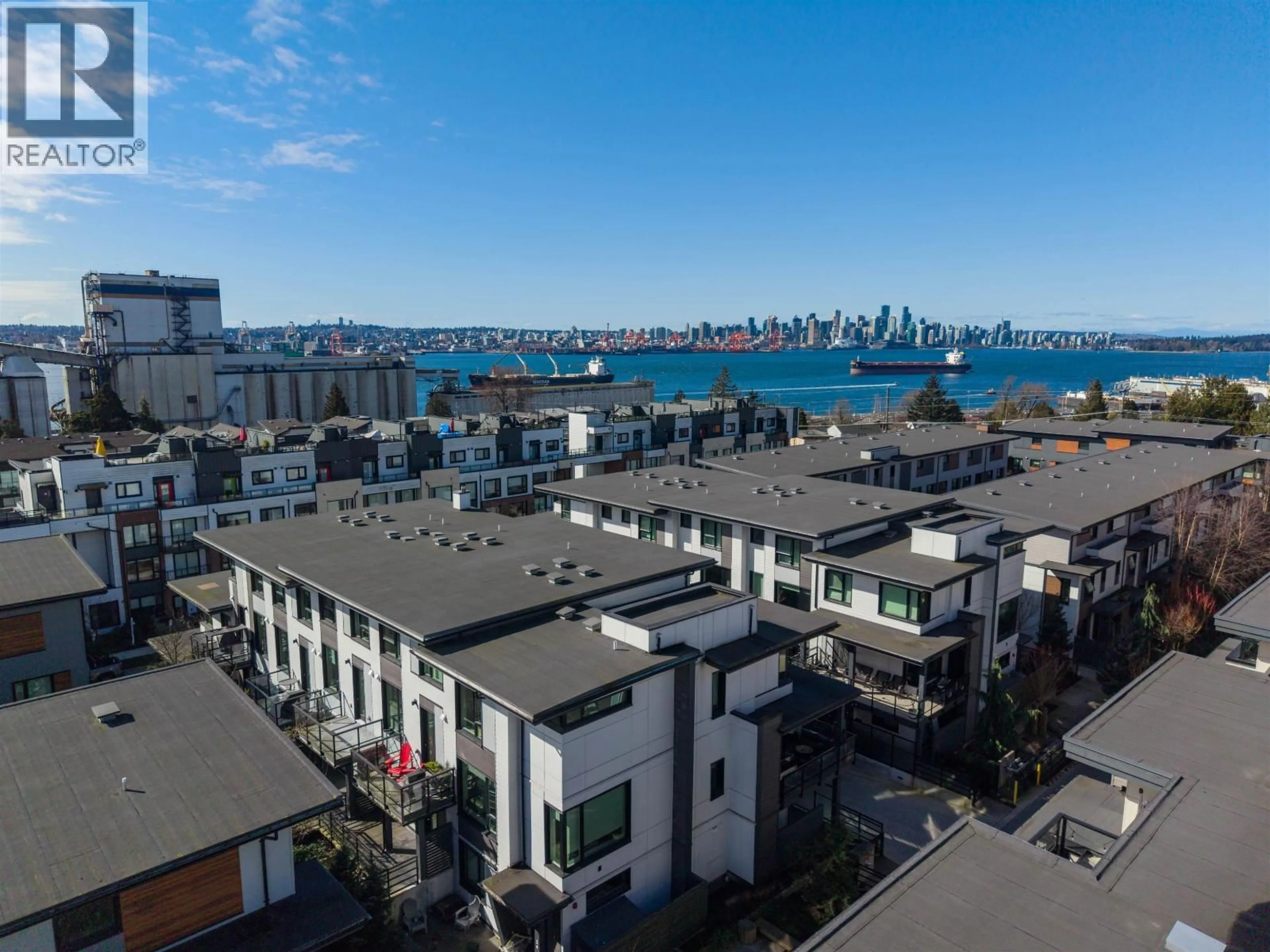 A pic from outside/outdoor area/front of a property/back of a property/a pic from drone, city buildings view from balcony for 33 - 528 2ND STREET, North Vancouver British Columbia V7L0G8