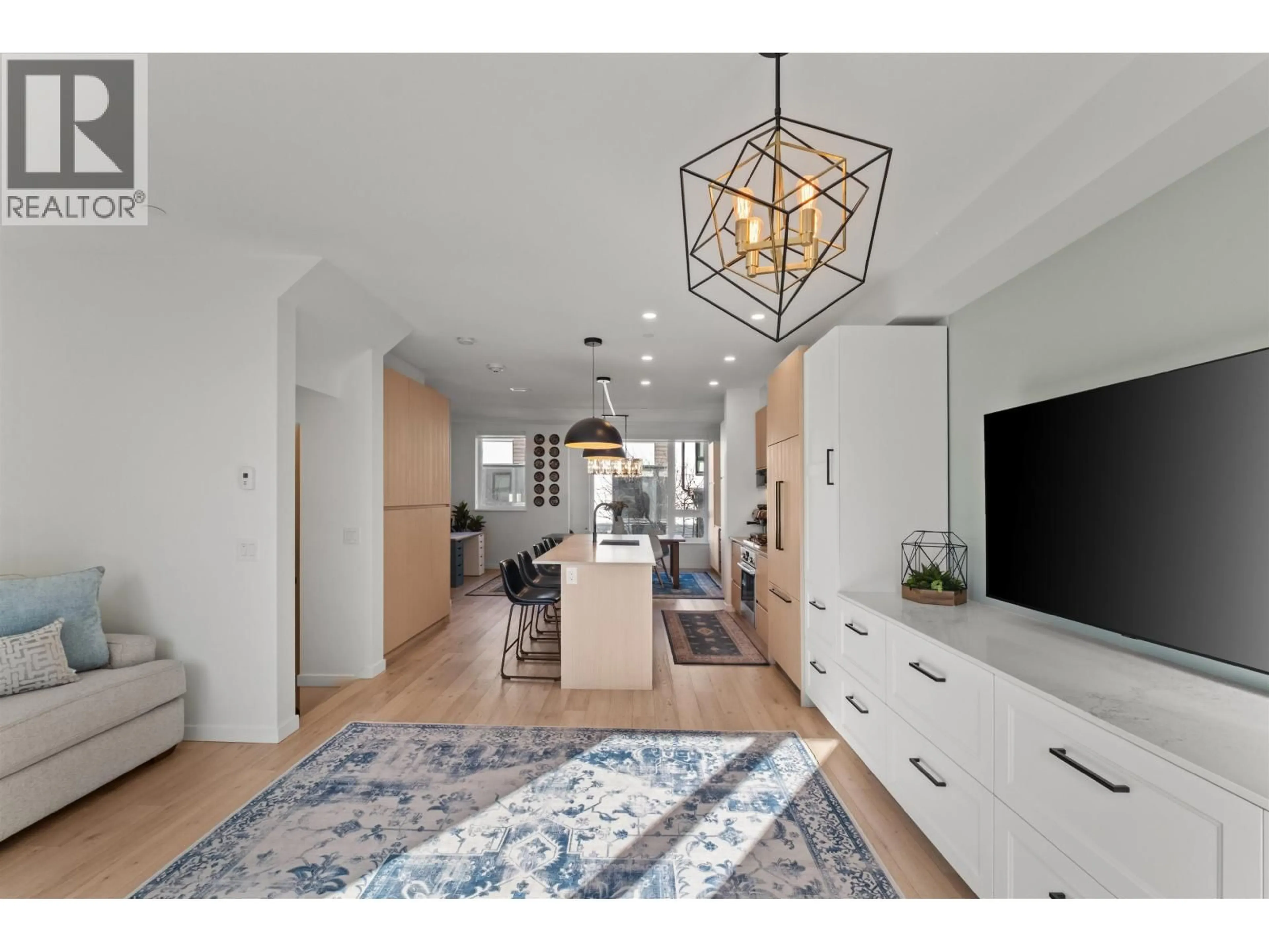 Open concept kitchen, unknown for 33 - 528 2ND STREET, North Vancouver British Columbia V7L0G8