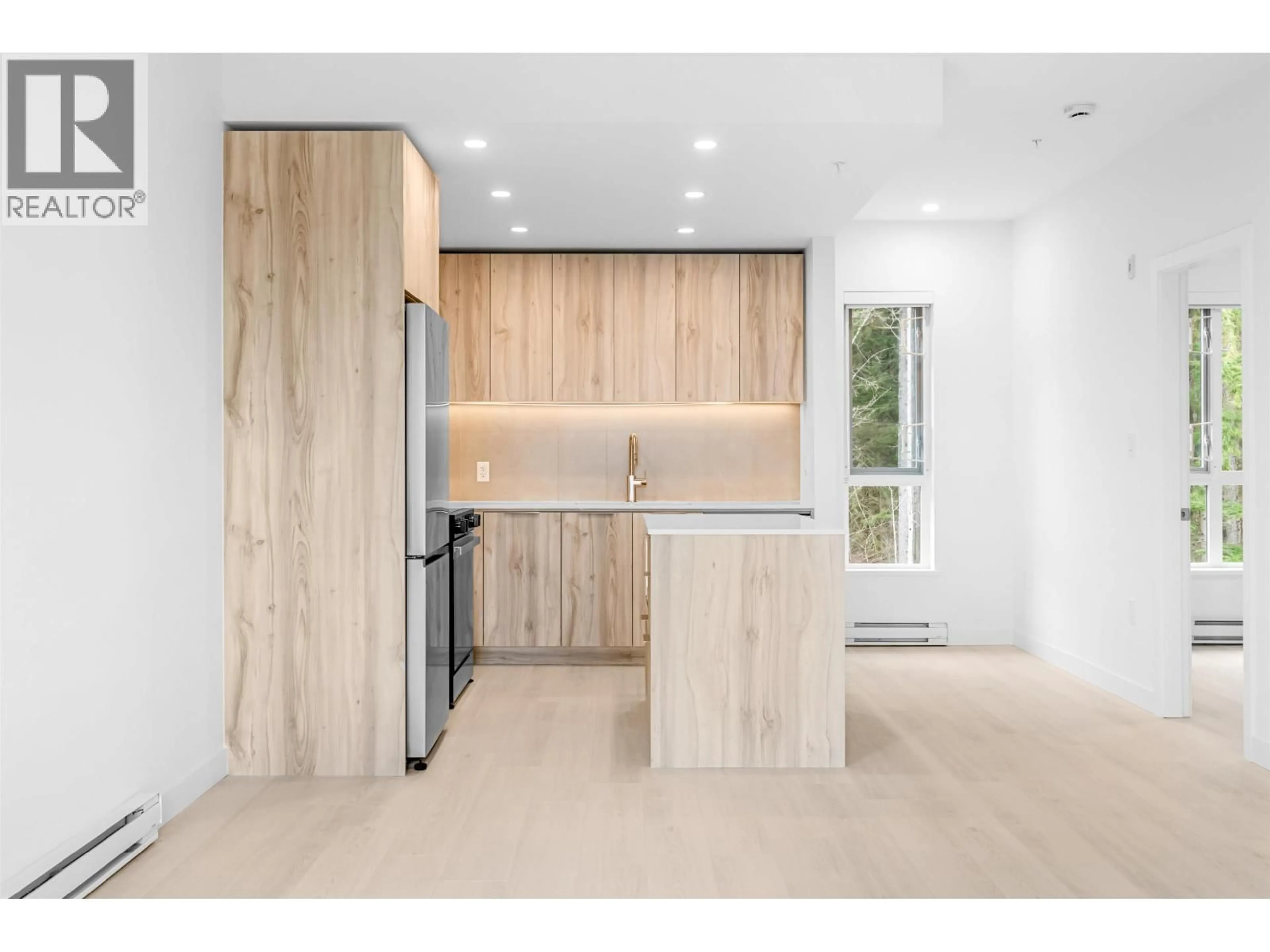 Open concept kitchen, wood/laminate floor for 408 - 3596 MALSUM DRIVE, North Vancouver British Columbia V7G0B2