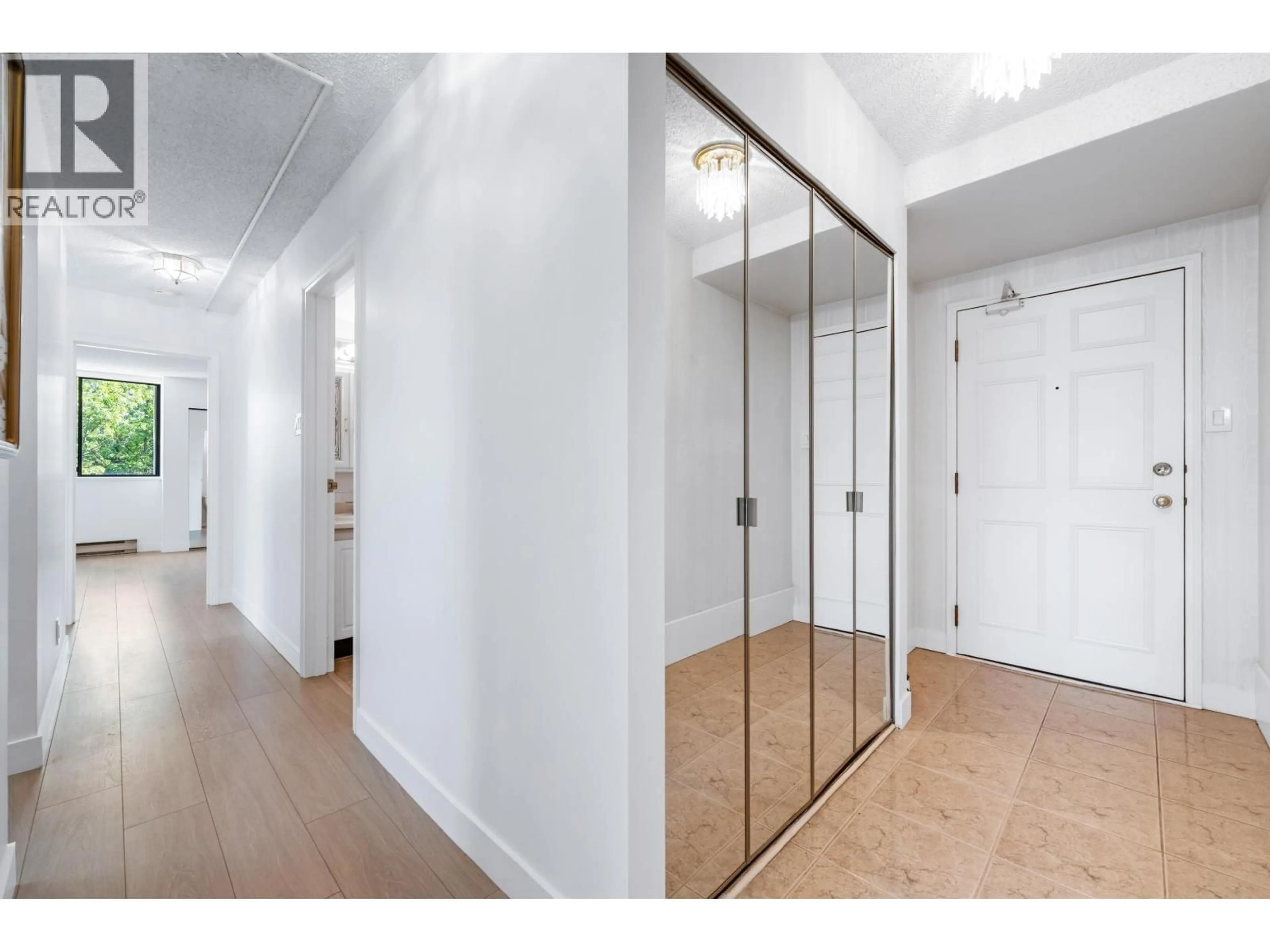 Indoor entryway for 306 - 9521 CARDSTON COURT, Burnaby British Columbia V3N4R8