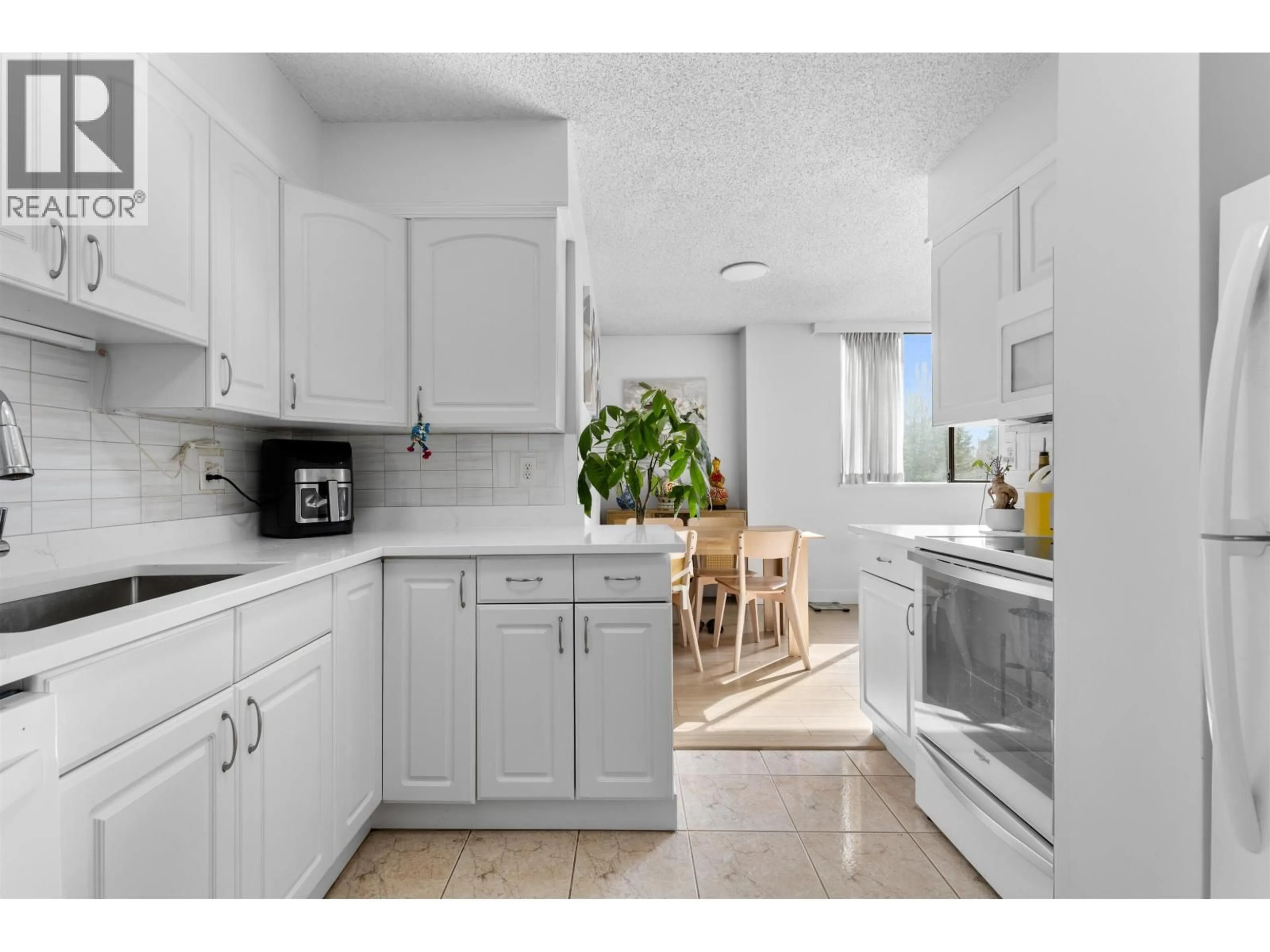 Unknown for 306 - 9521 CARDSTON COURT, Burnaby British Columbia V3N4R8