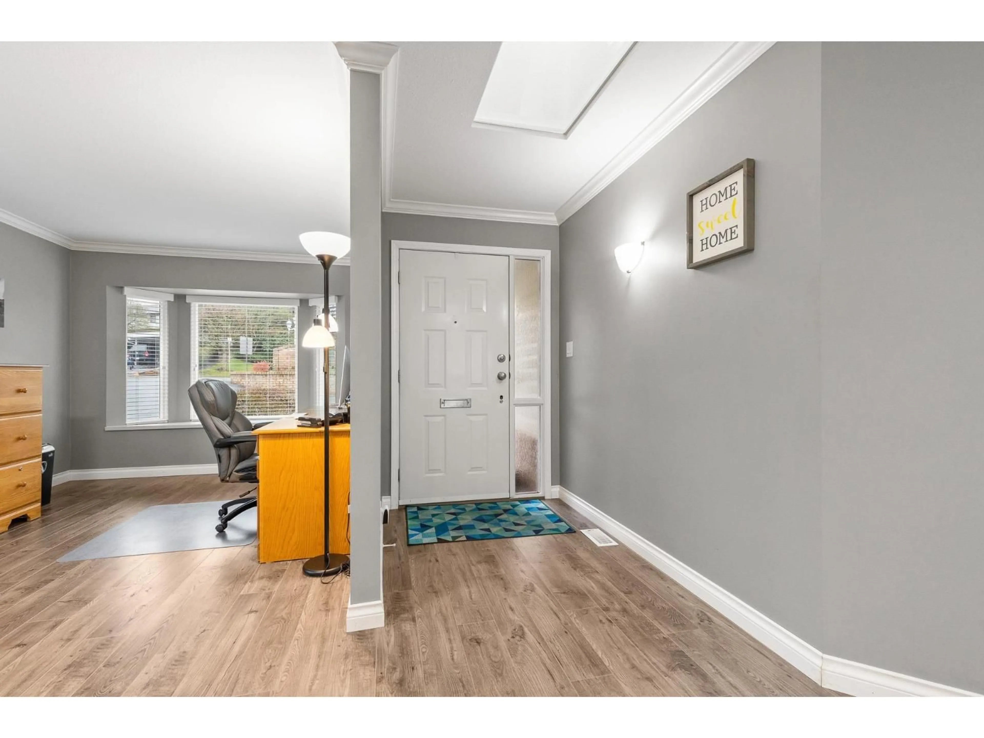 Indoor entryway for 19 - 3054 TRAFALGAR STREET, Abbotsford British Columbia V2S7X6