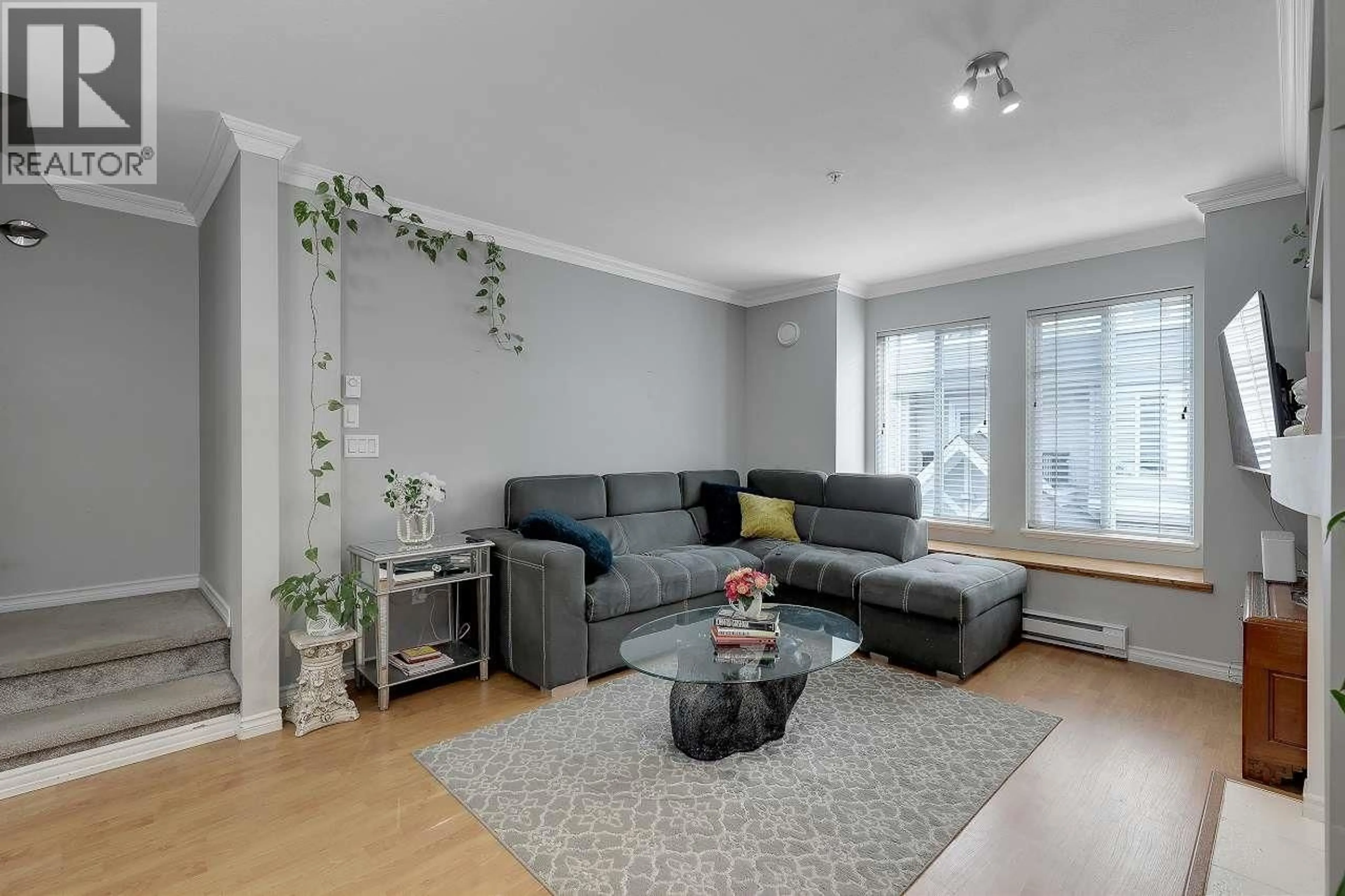 Living room with furniture, unknown for 33 - 19141 124 AVENUE, Pitt Meadows British Columbia V3Y2V6