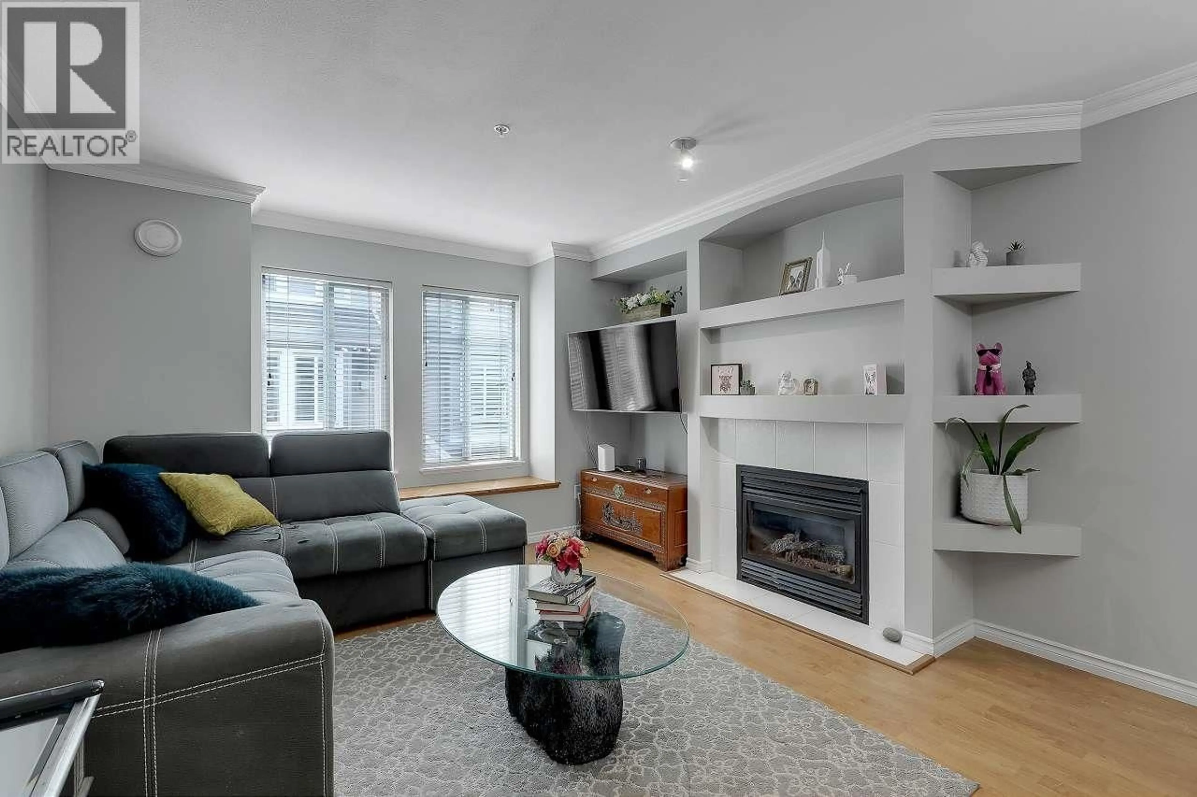 Living room with furniture, unknown for 33 - 19141 124 AVENUE, Pitt Meadows British Columbia V3Y2V6