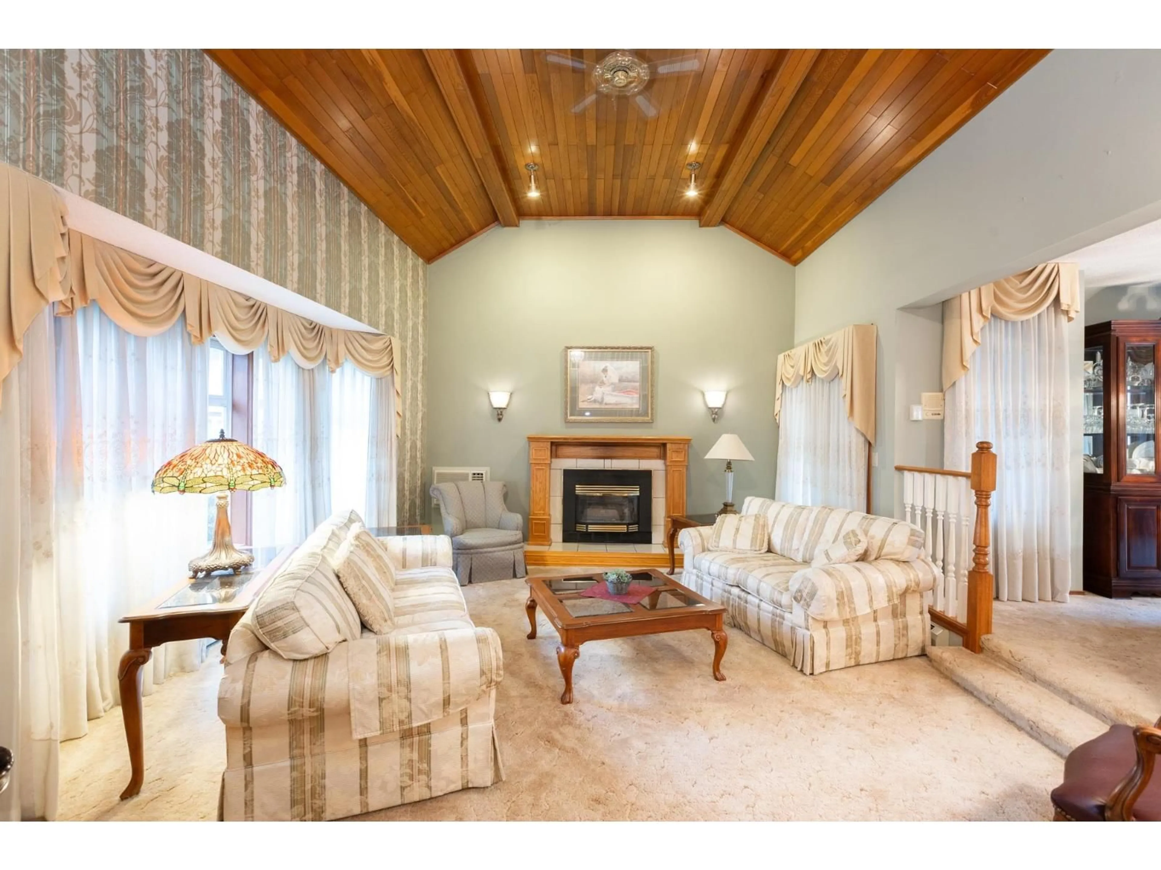 Living room with furniture, wood/laminate floor for 5269 197A STREET, Langley British Columbia V3A7Y1