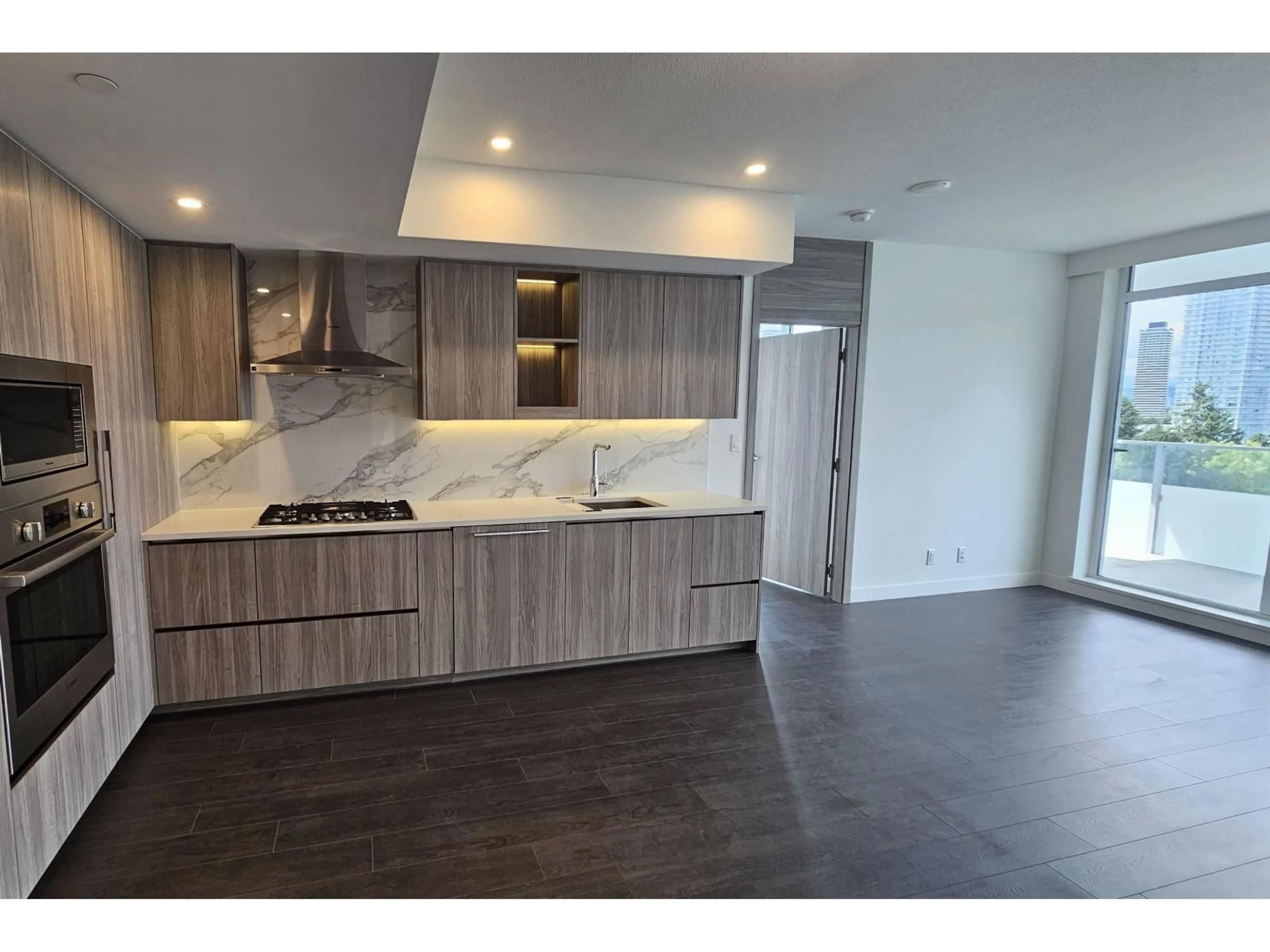 Open concept kitchen, unknown for 910 - 13778 100 AVENUE, Surrey British Columbia V3T0V3
