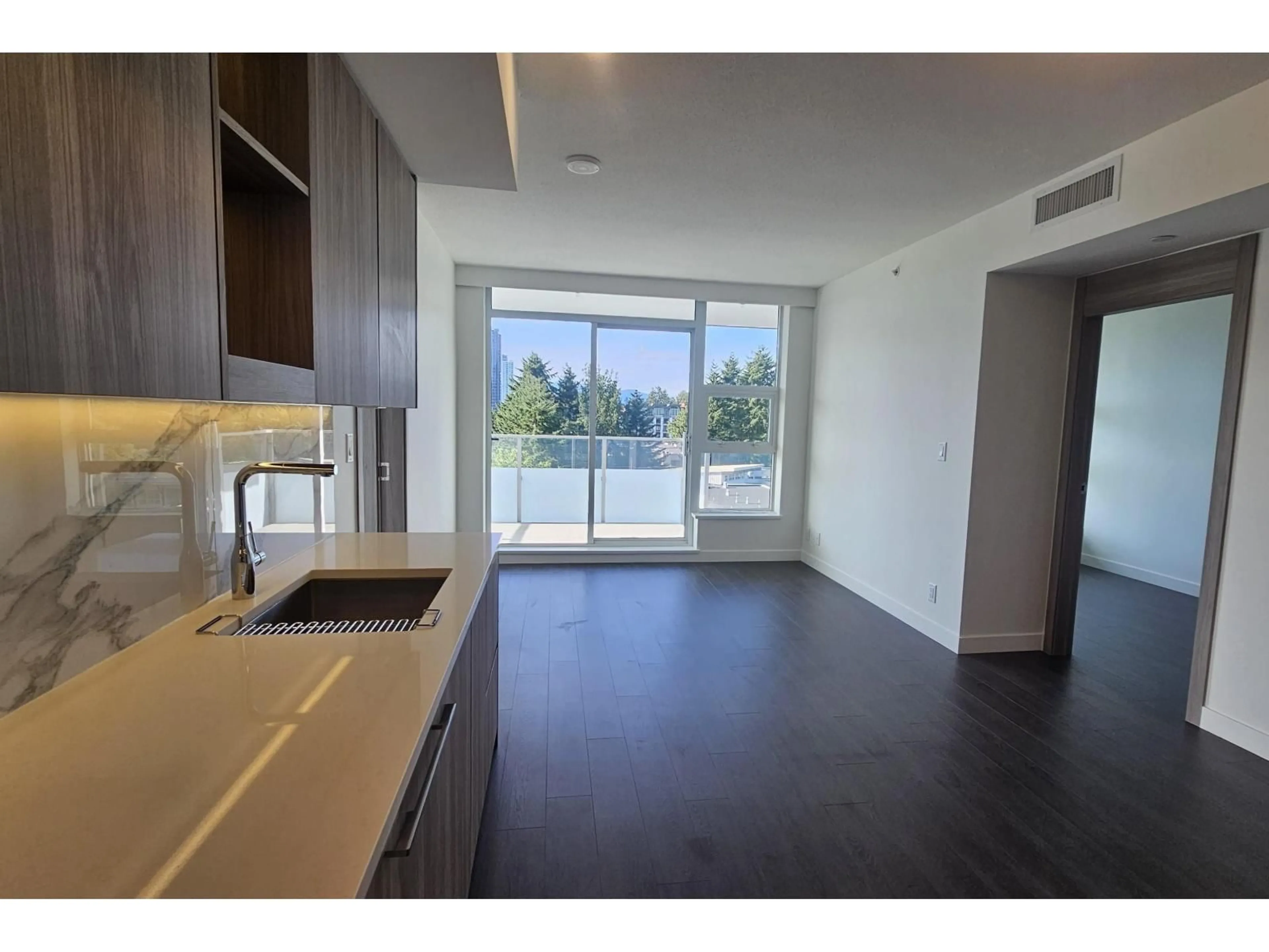 Open concept kitchen, unknown for 910 - 13778 100 AVENUE, Surrey British Columbia V3T0V3
