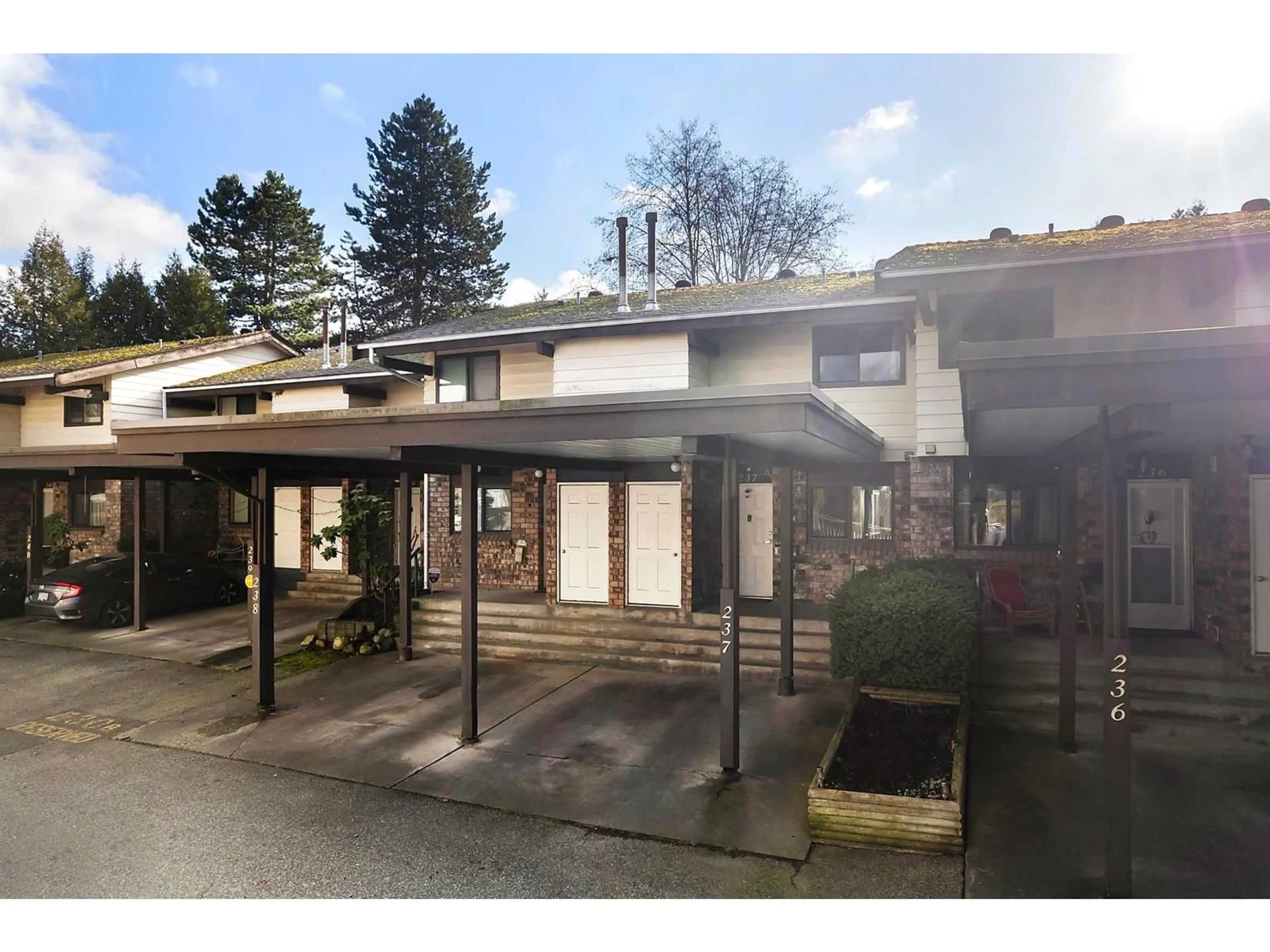 Unknown for 237 - 7447 140 STREET, Surrey British Columbia V3W6G5