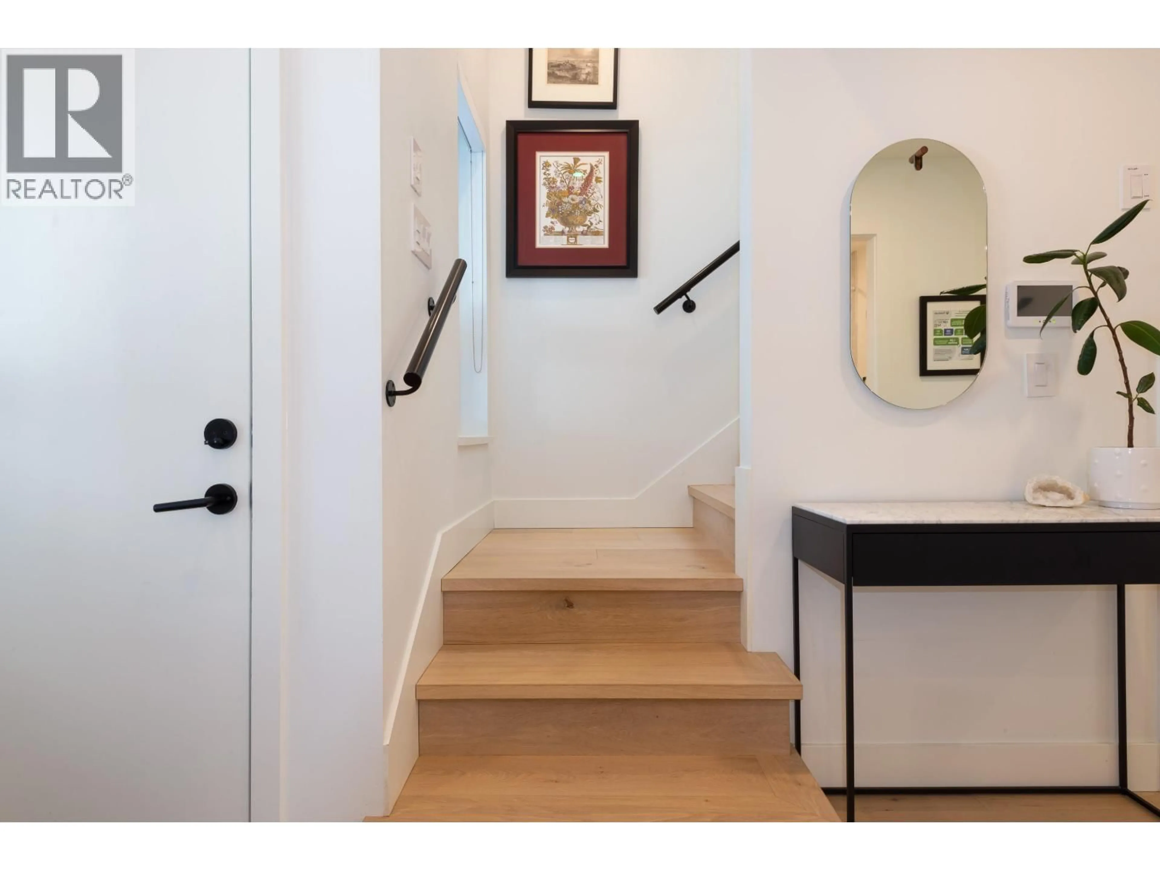 Indoor entryway for 1346 11TH AVENUE, Vancouver British Columbia V5N1Y5