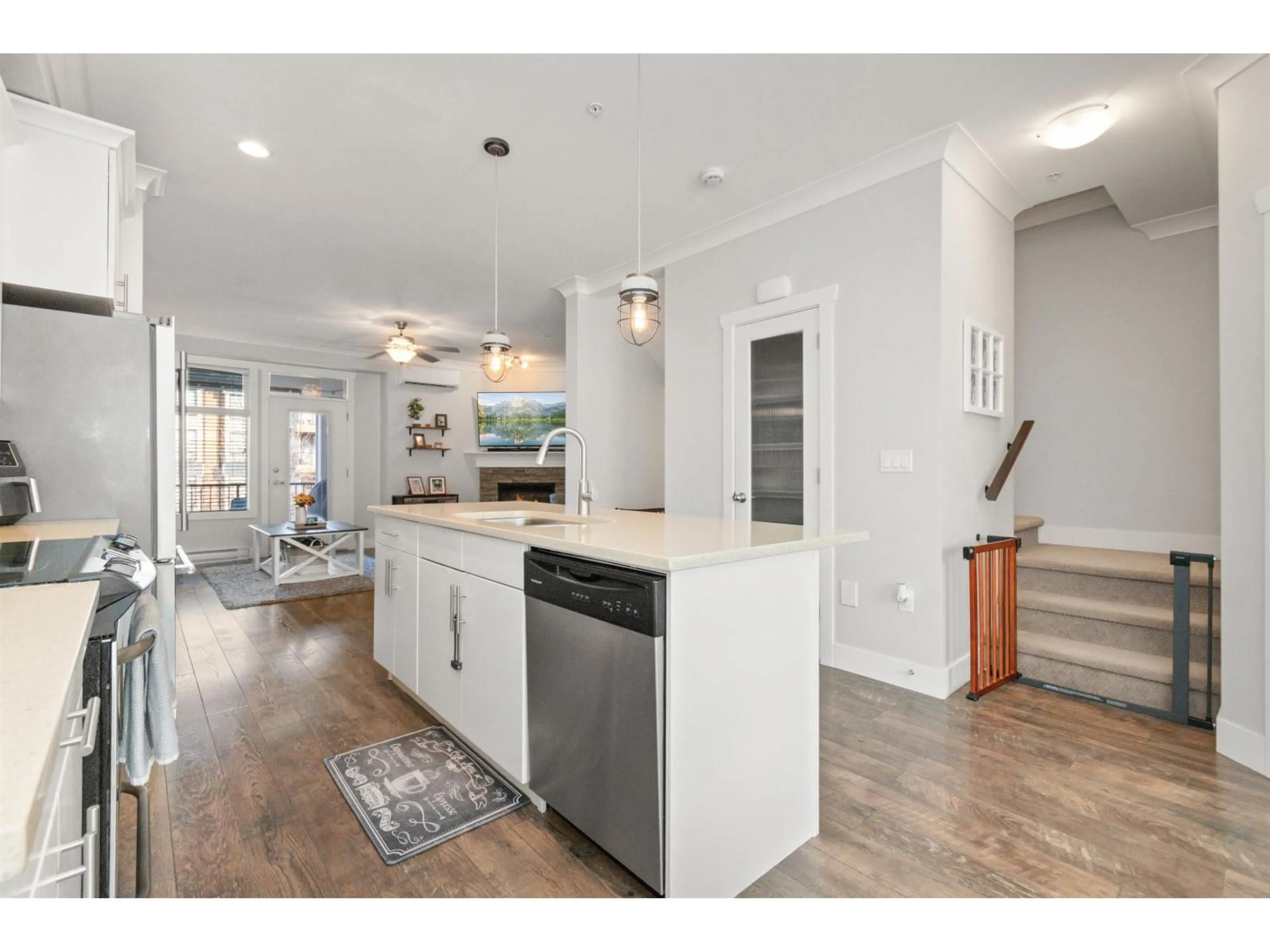 Open concept kitchen, unknown for 33 - 5469 CHINOOK STREET, Chilliwack British Columbia V2R0T5