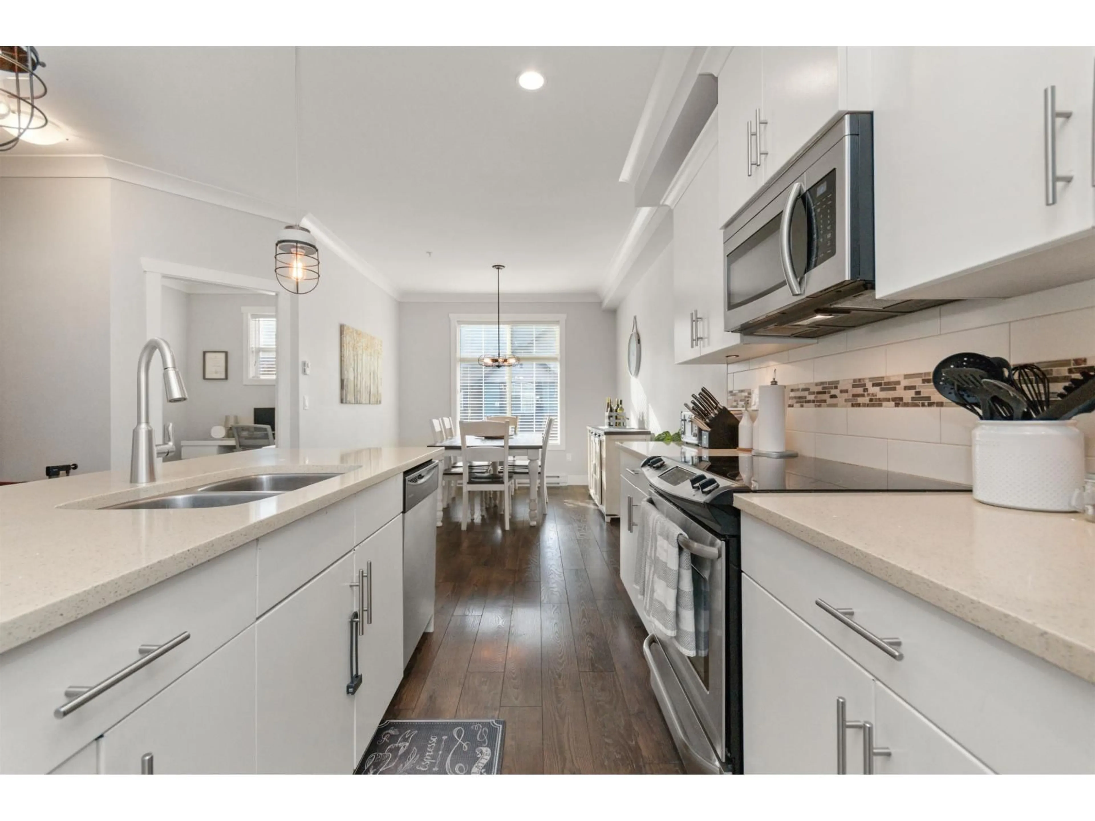 Open concept kitchen, unknown for 33 - 5469 CHINOOK STREET, Chilliwack British Columbia V2R0T5