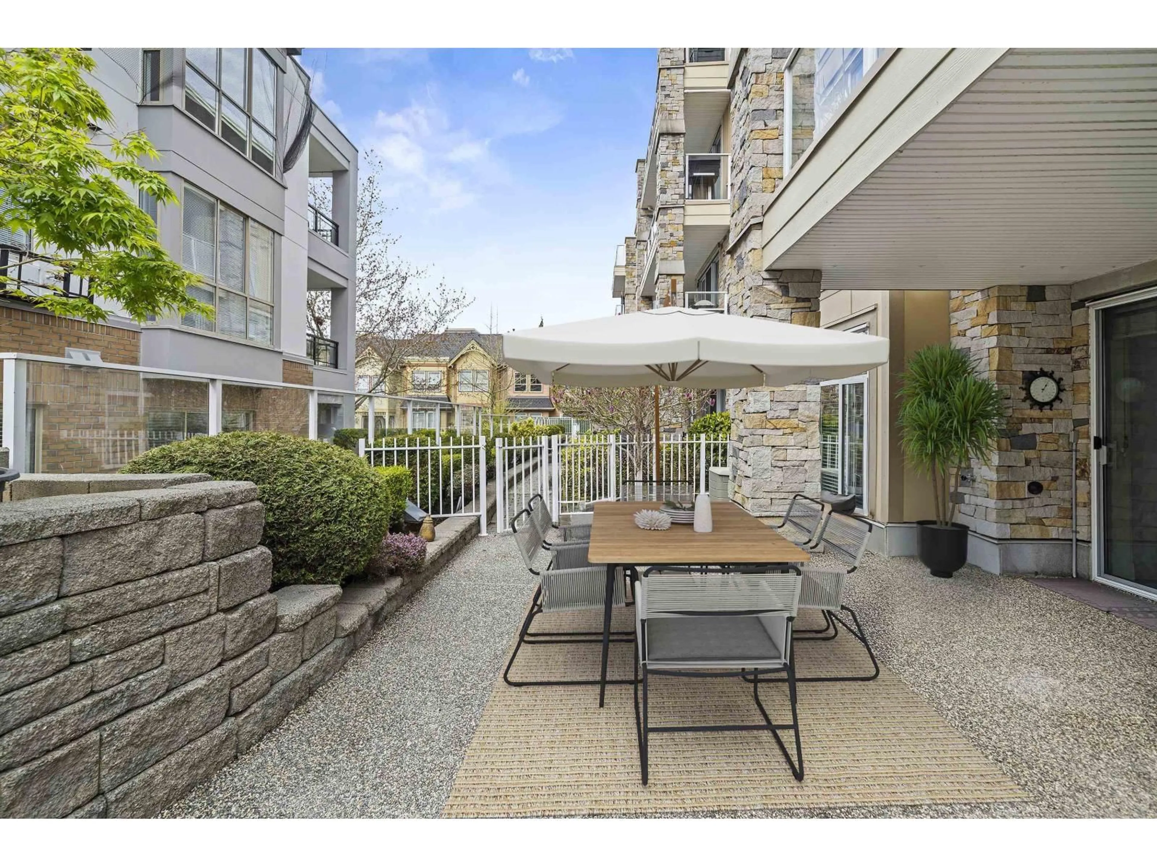 Patio, street for 102 - 15164 PROSPECT AVENUE, White Rock British Columbia V4B2B9
