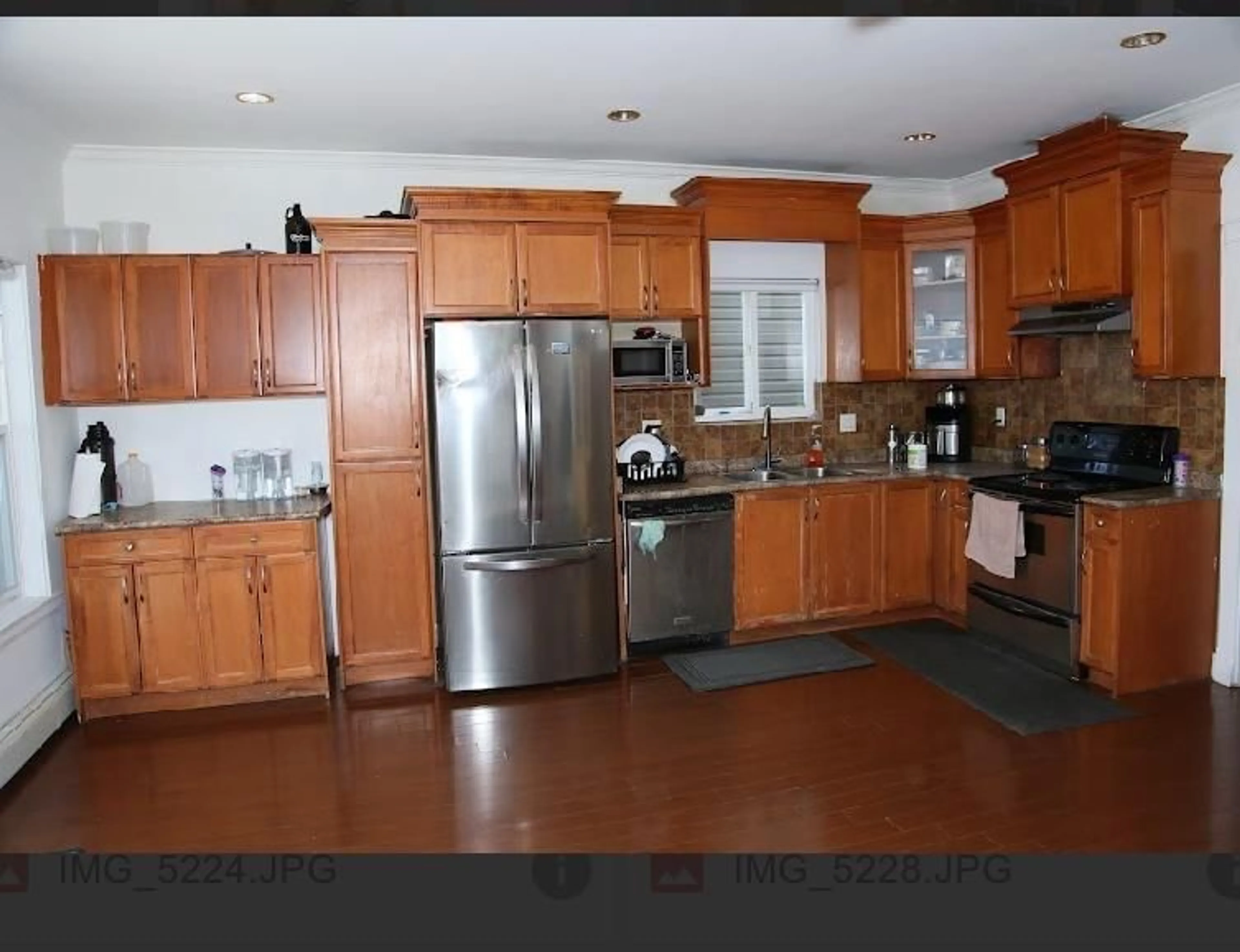 Standard kitchen, unknown for 6911 144A STREET, Surrey British Columbia V3S2X8