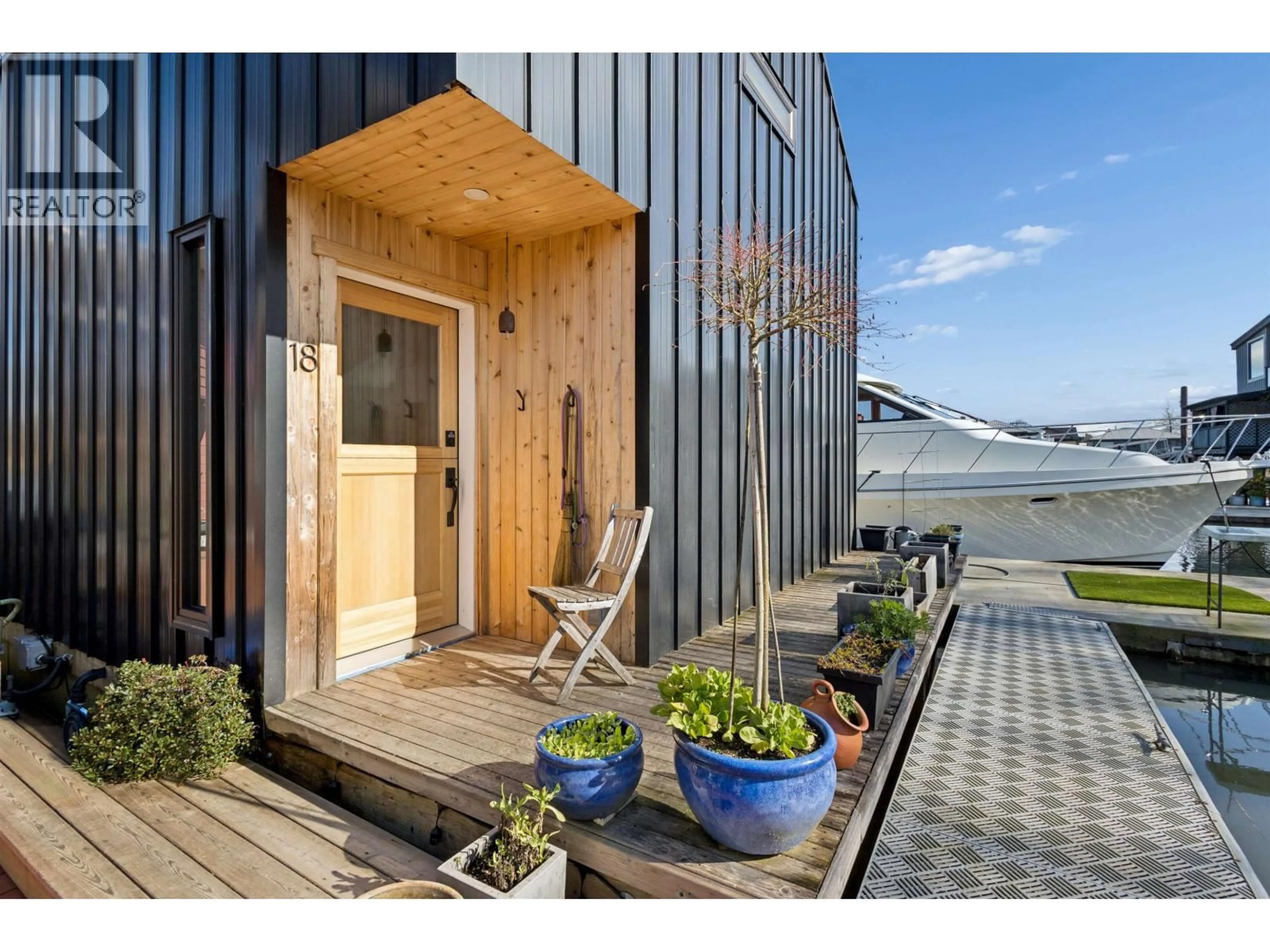 Indoor entryway for 4345 RIVER ROAD, Ladner British Columbia V4K1R9