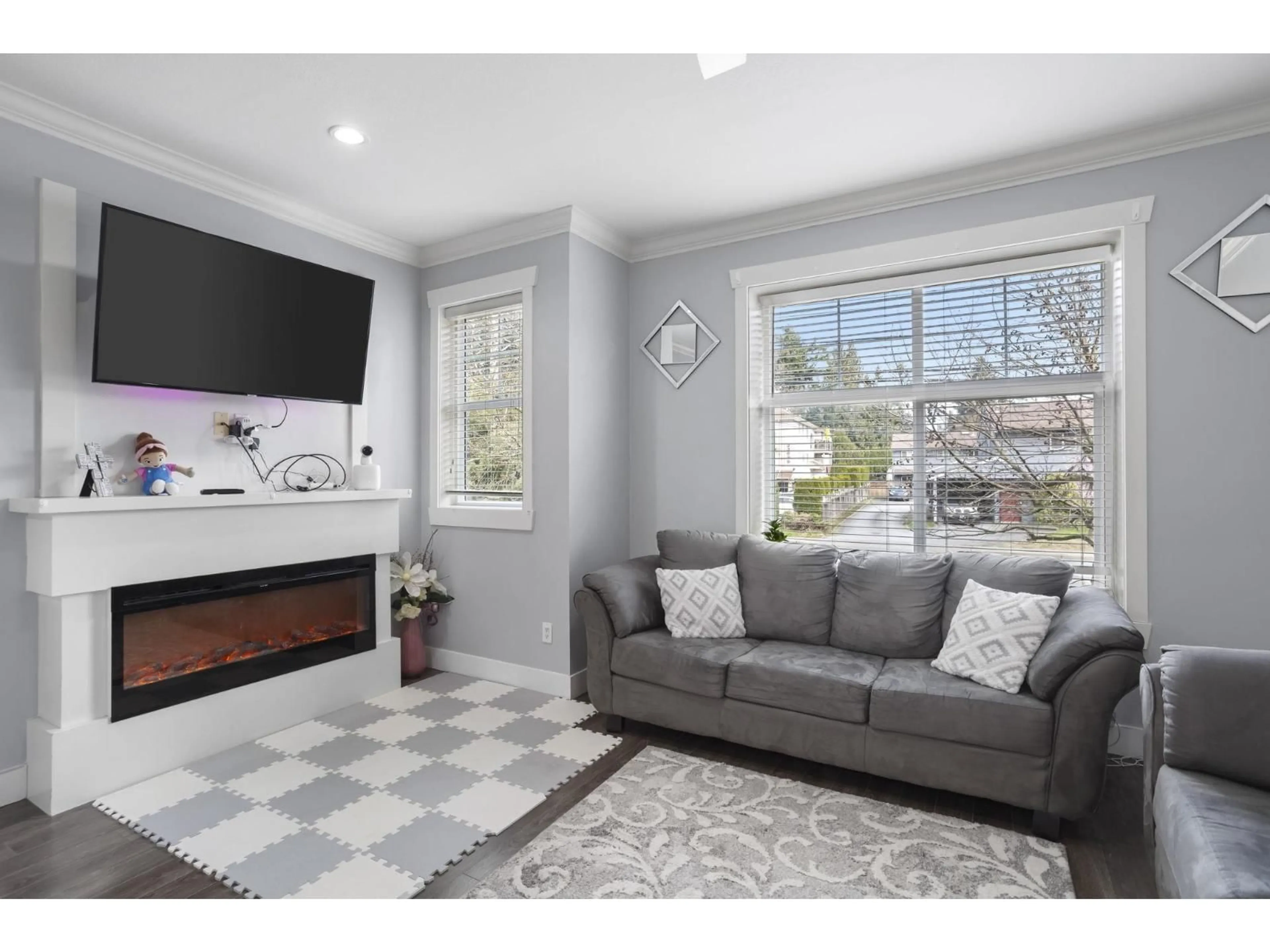 Living room with furniture, unknown for 8 - 33860 MARSHALL ROAD, Abbotsford British Columbia V2S0E8