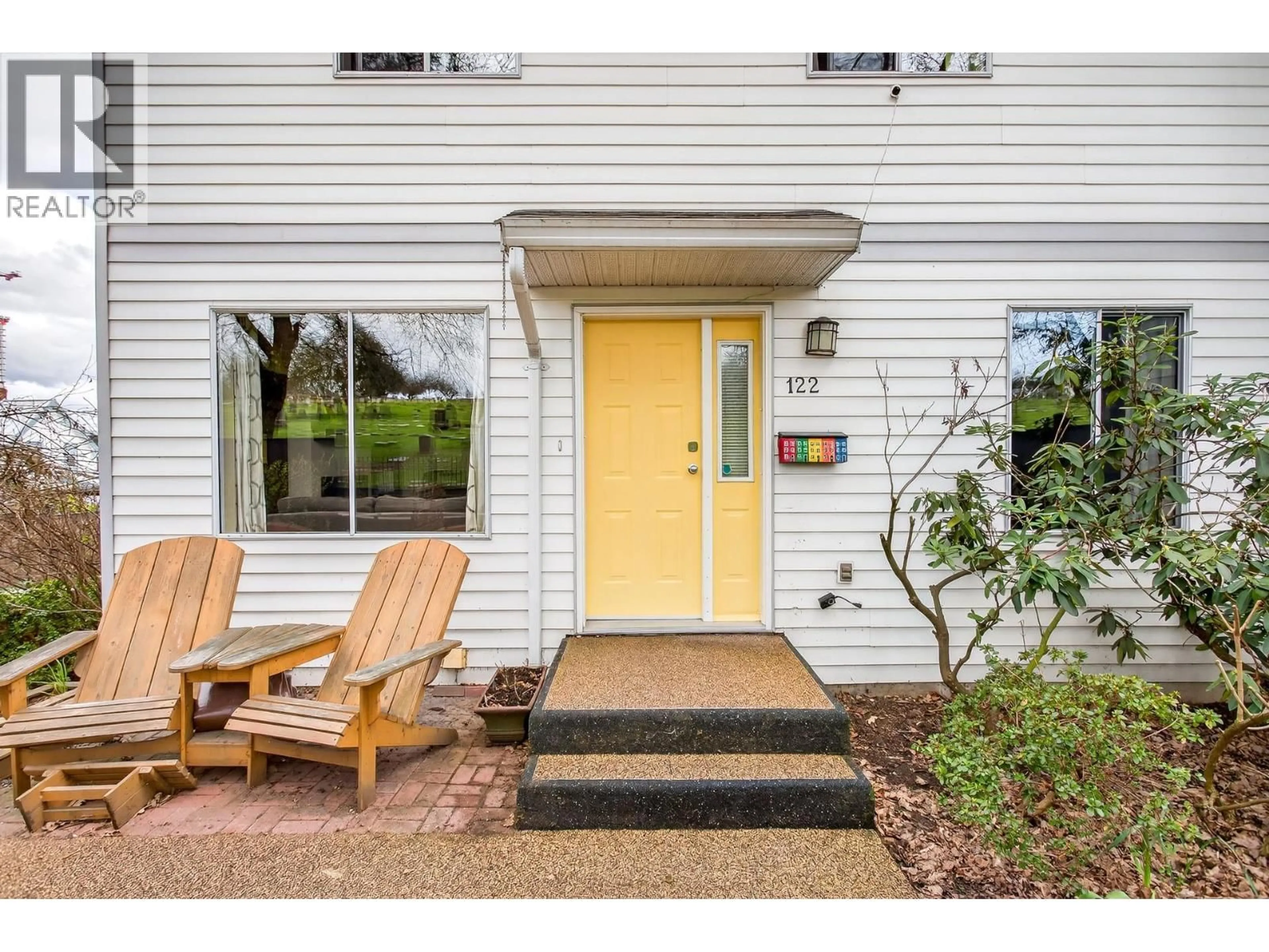 Indoor entryway for 122 MINER STREET, New Westminster British Columbia V3L3Z2