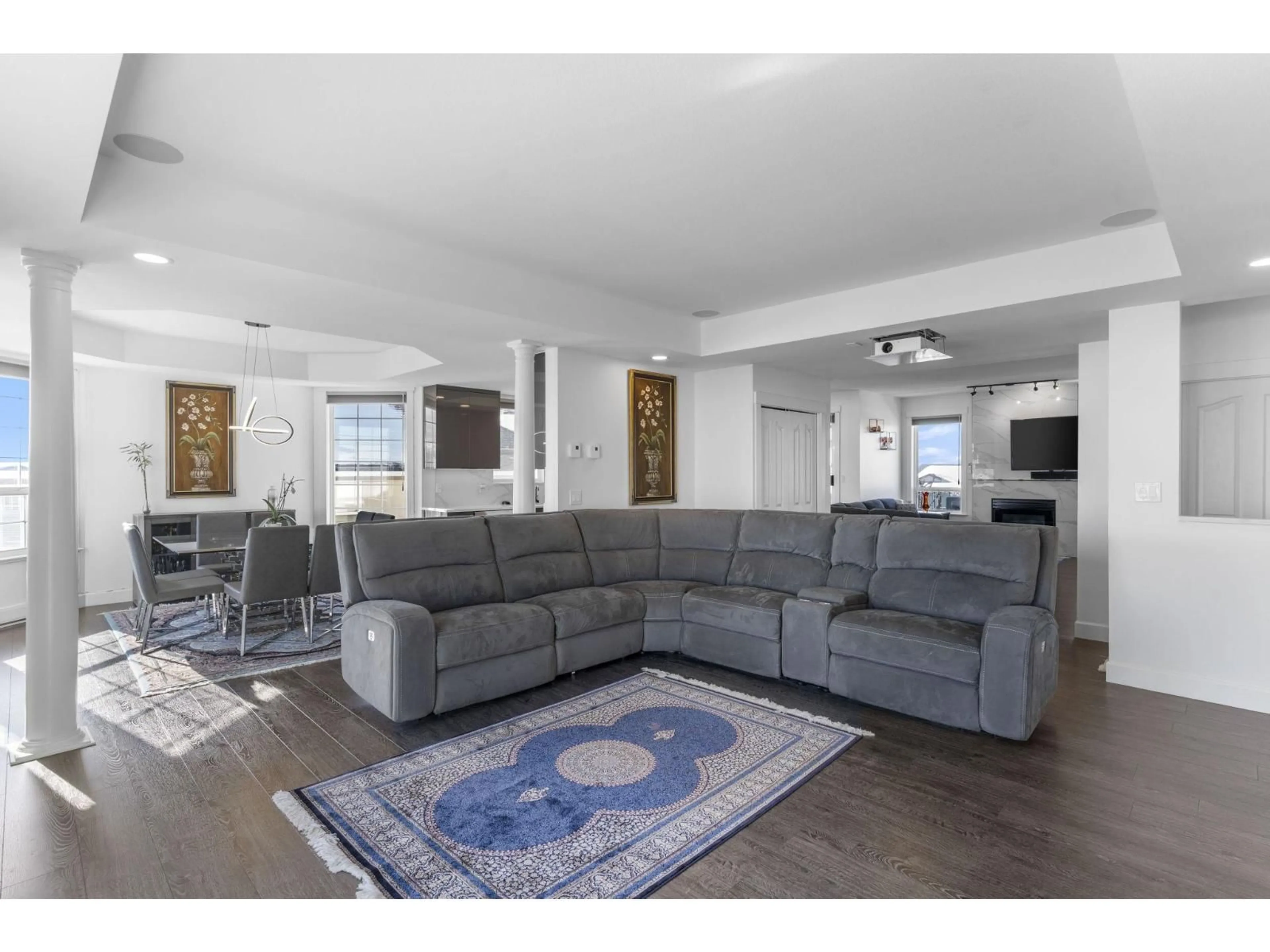 Living room with furniture, unknown for 53 - 31450 SPUR AVENUE, Abbotsford British Columbia V2T5M3