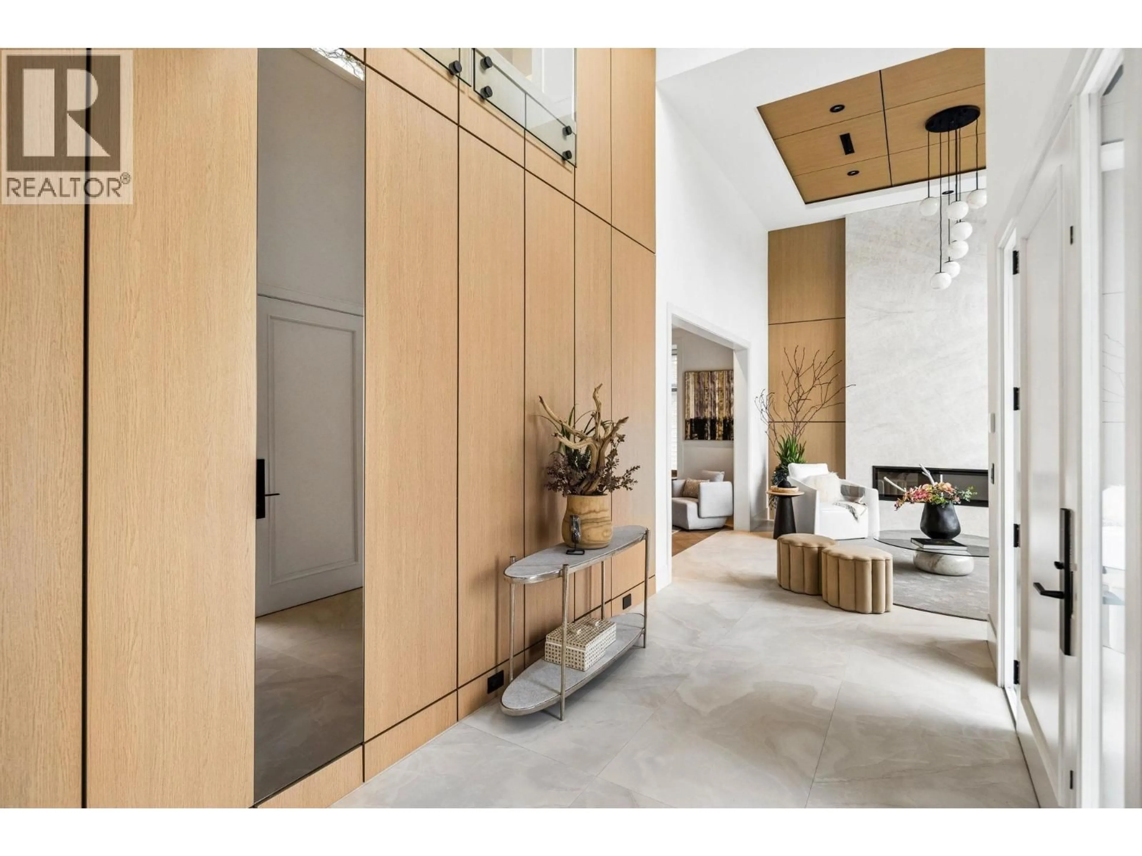 Indoor foyer for 4420 STONECROP AVENUE, Richmond British Columbia V7C1L7