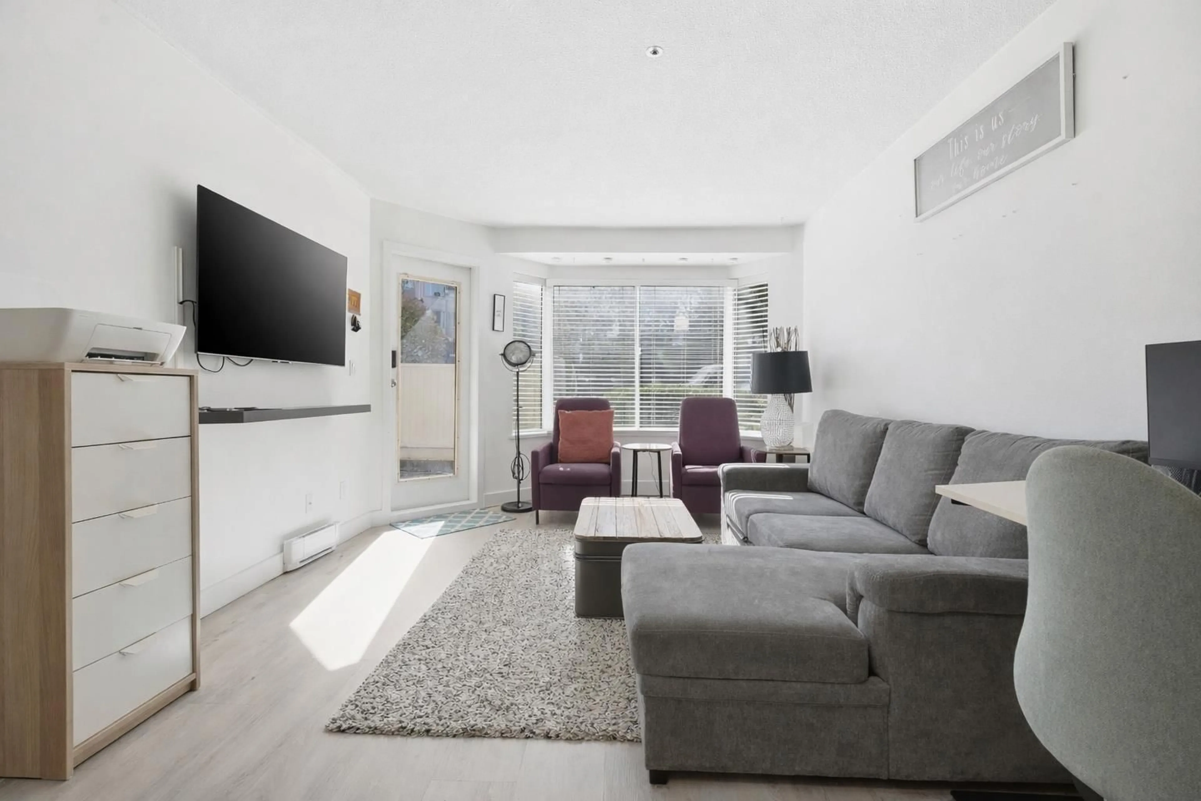 Living room with furniture, unknown for 131 - 33173 OLD YALE ROAD, Abbotsford British Columbia V2S2J4